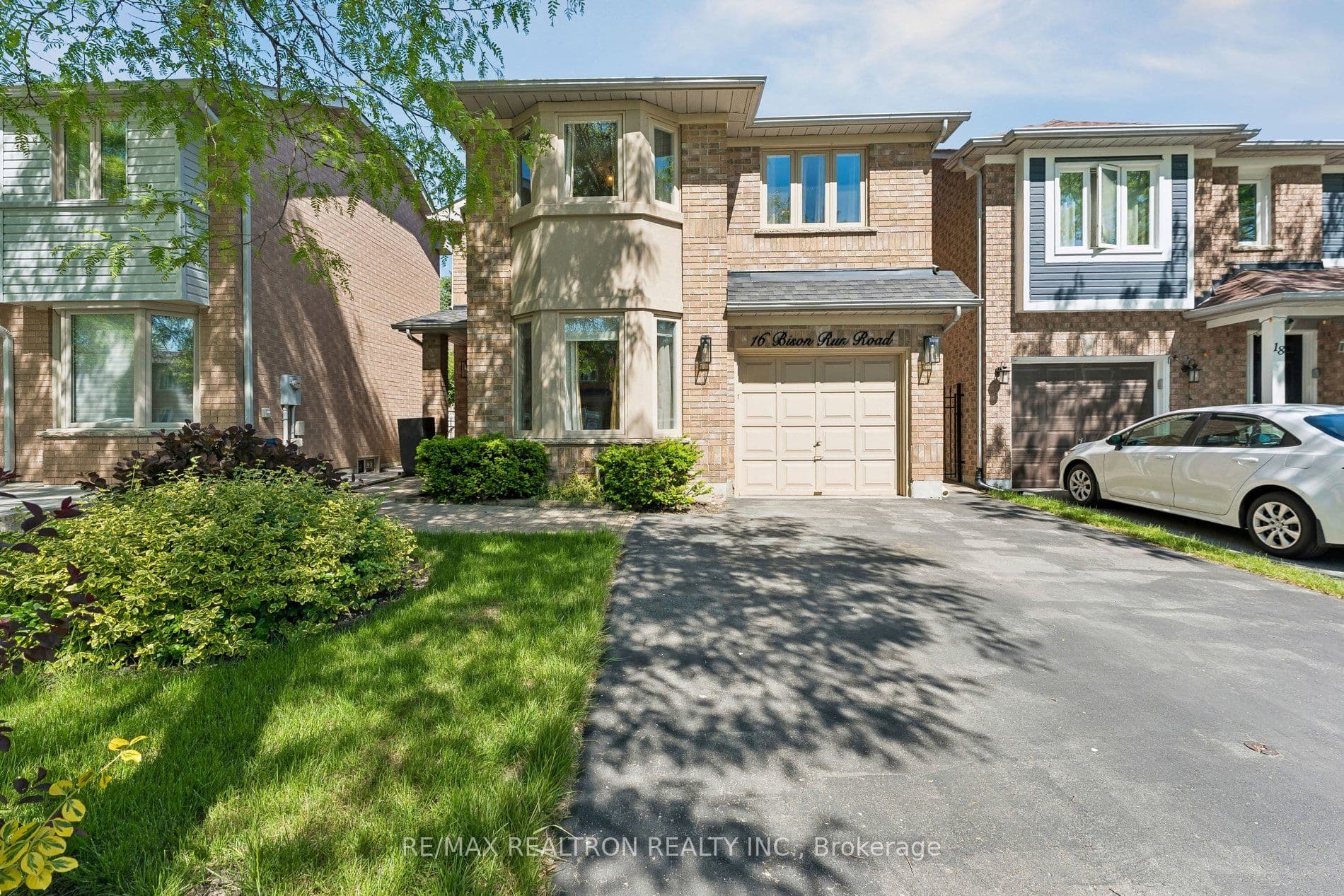 16 Bison Run Road, Brampton, ON L6R 1S2