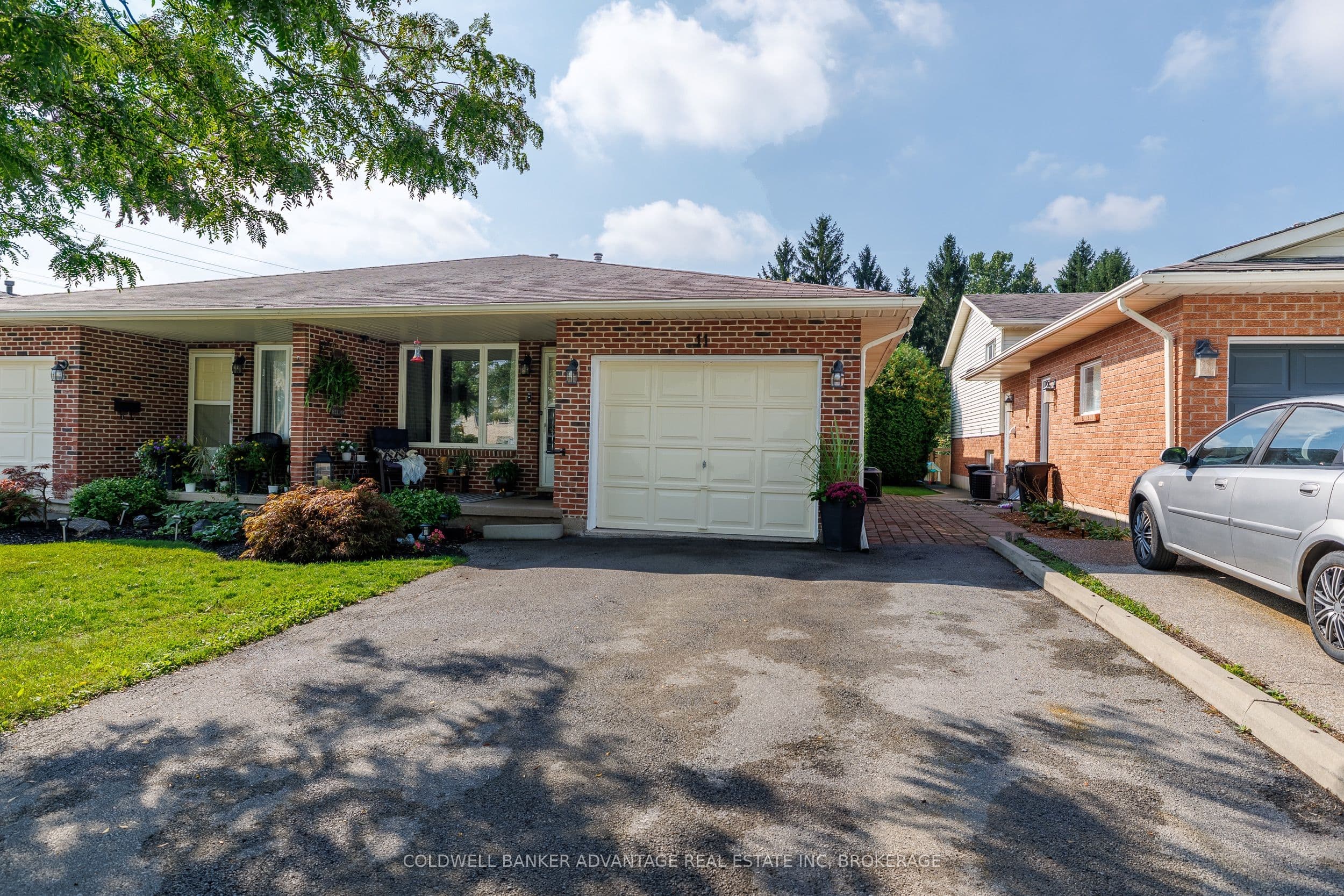 11 Woodland Drive, Welland, ON L3C 7C9