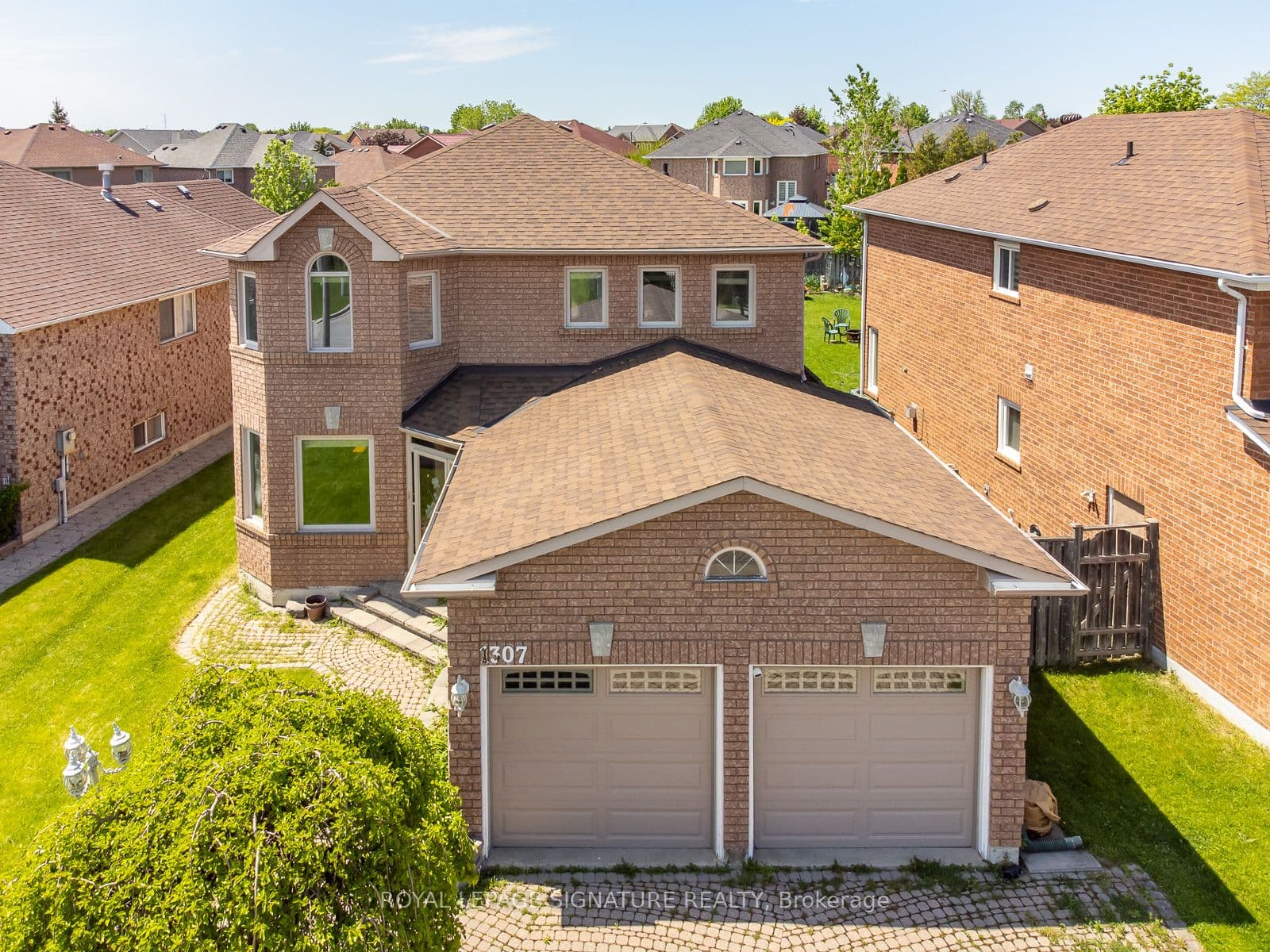 1307 Midgreen Lane, Mississauga, ON L5V 2E6