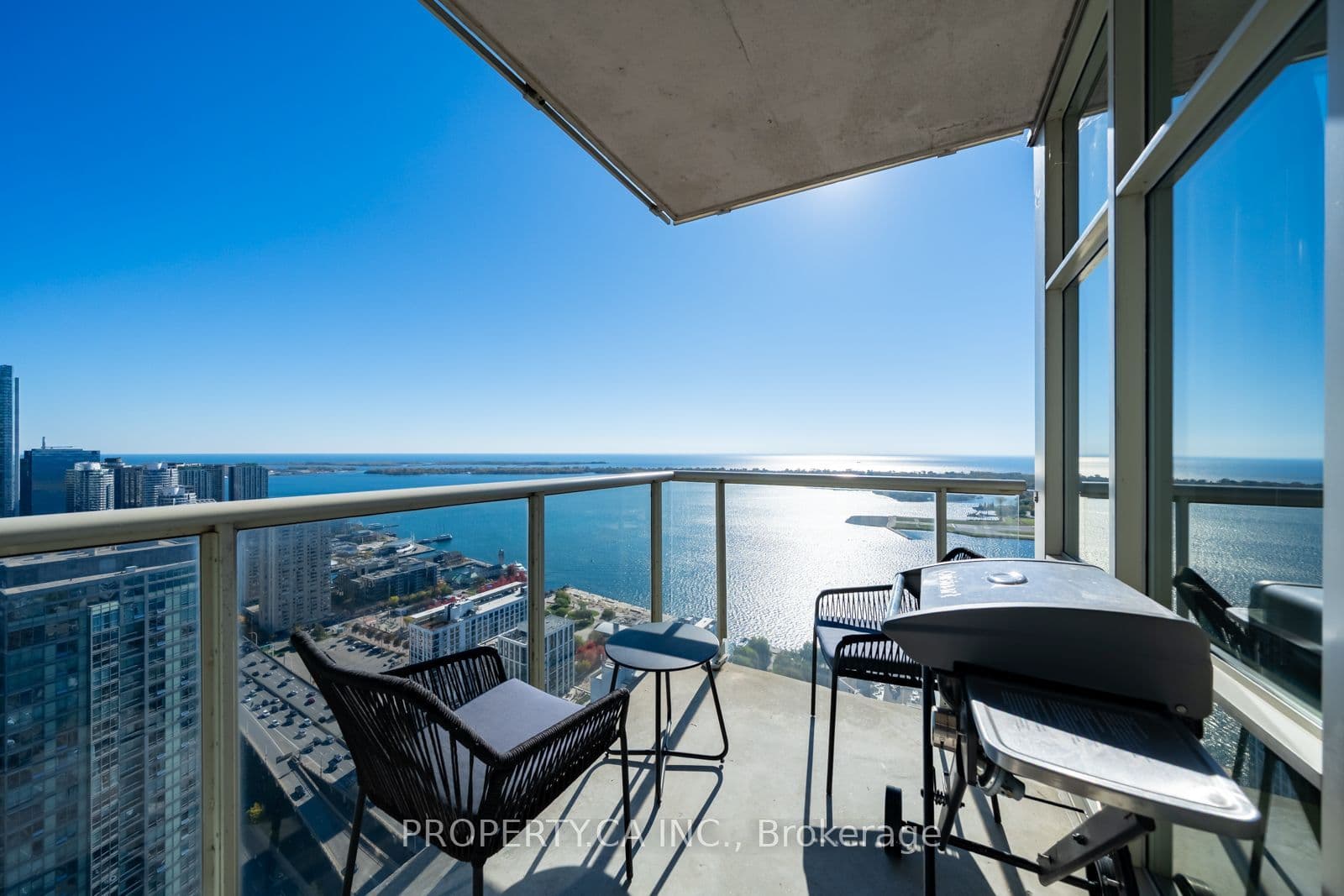 35 Mariner Terrace 5209, Toronto, ON M5V 3V9