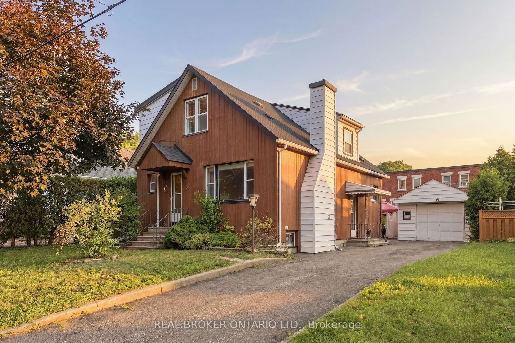 385 Enfield Avenue, Vanier and Kingsview Park, ON K1L 7L2