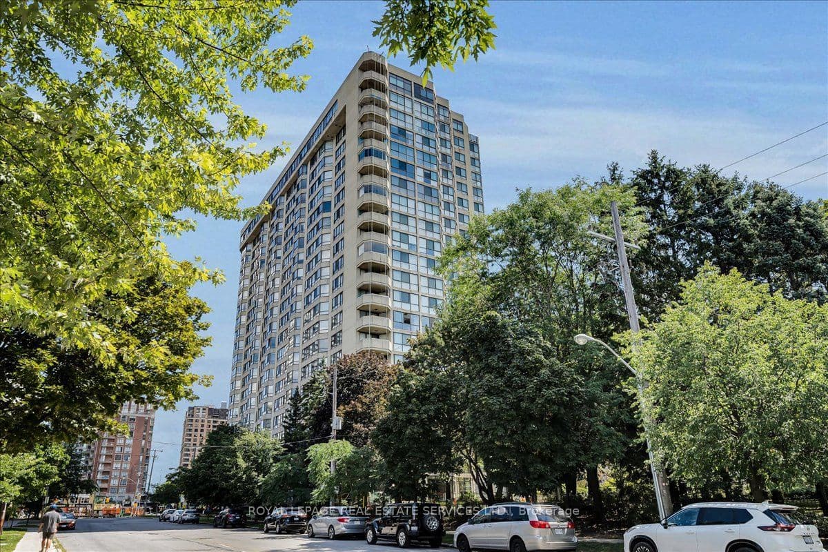 5444 Yonge Street 902, Toronto, ON M2N 6J4