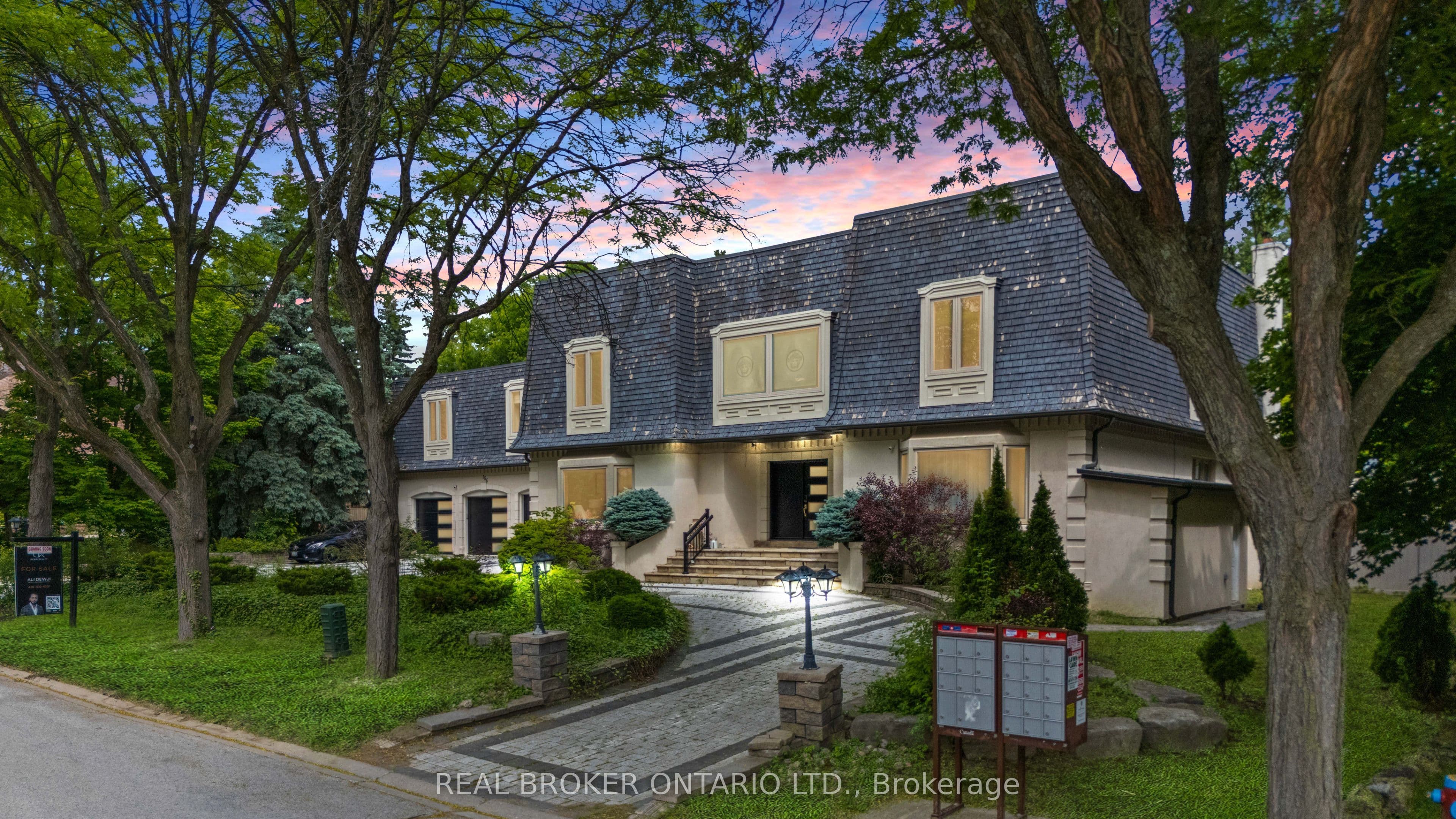 106 Teefy Avenue, Richmond Hill, ON L4C 8C6
