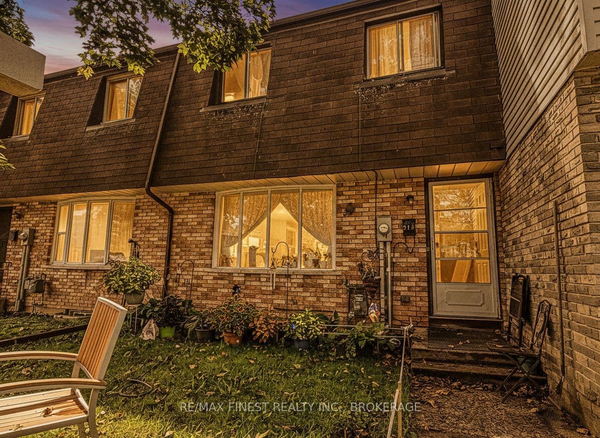 913 Oakview Avenue, Kingston, ON K7M 6V4