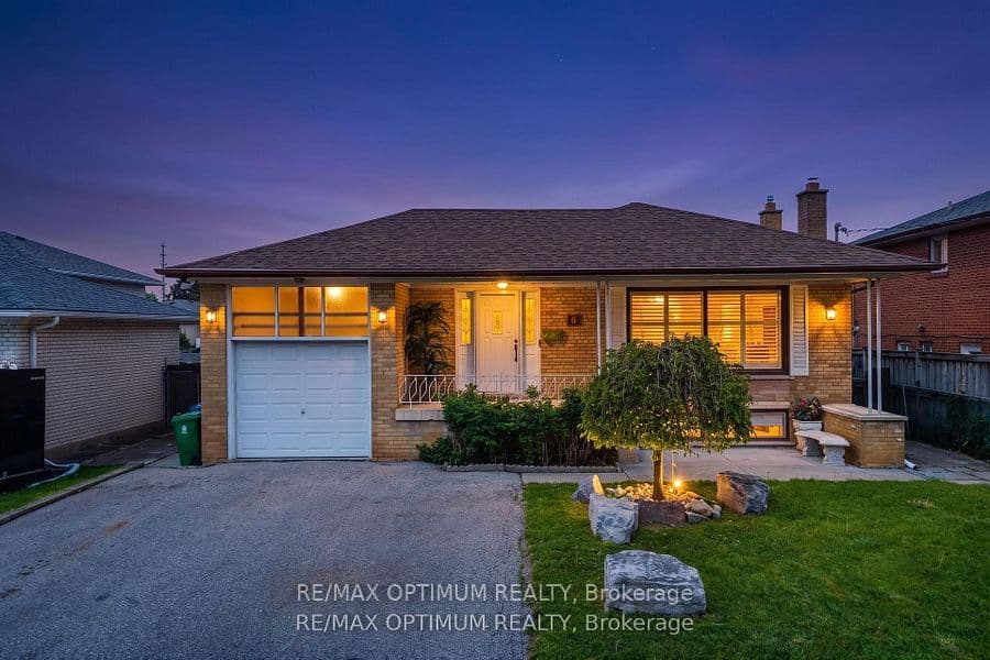 6 Evernby Boulevard, Toronto, ON M9R 3G8