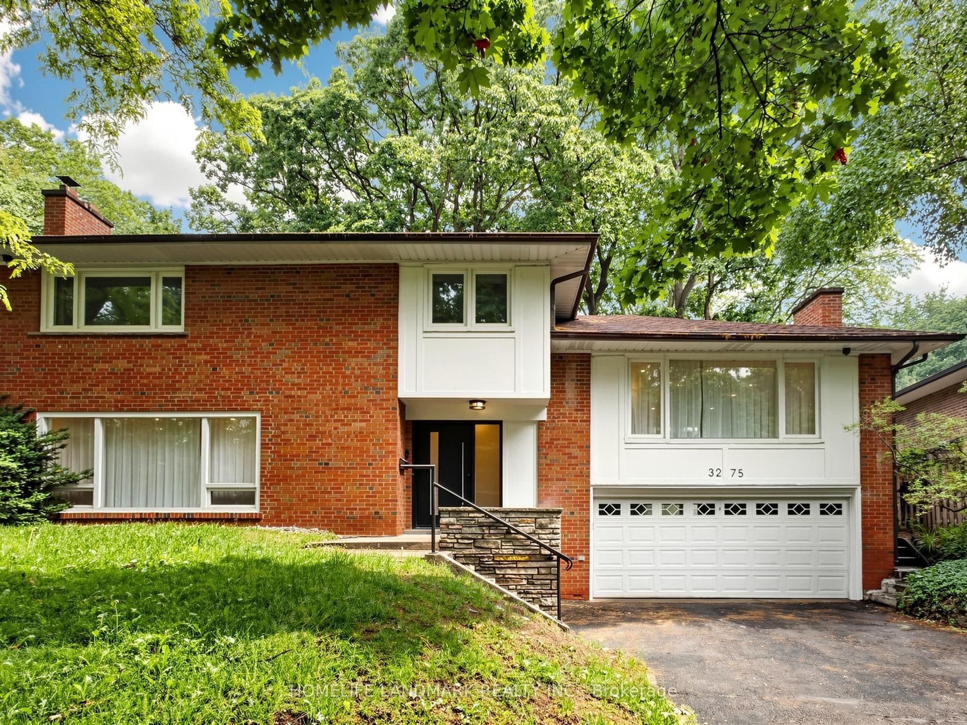 3275 Credit Heights Drive, Mississauga, ON L5C 2L8
