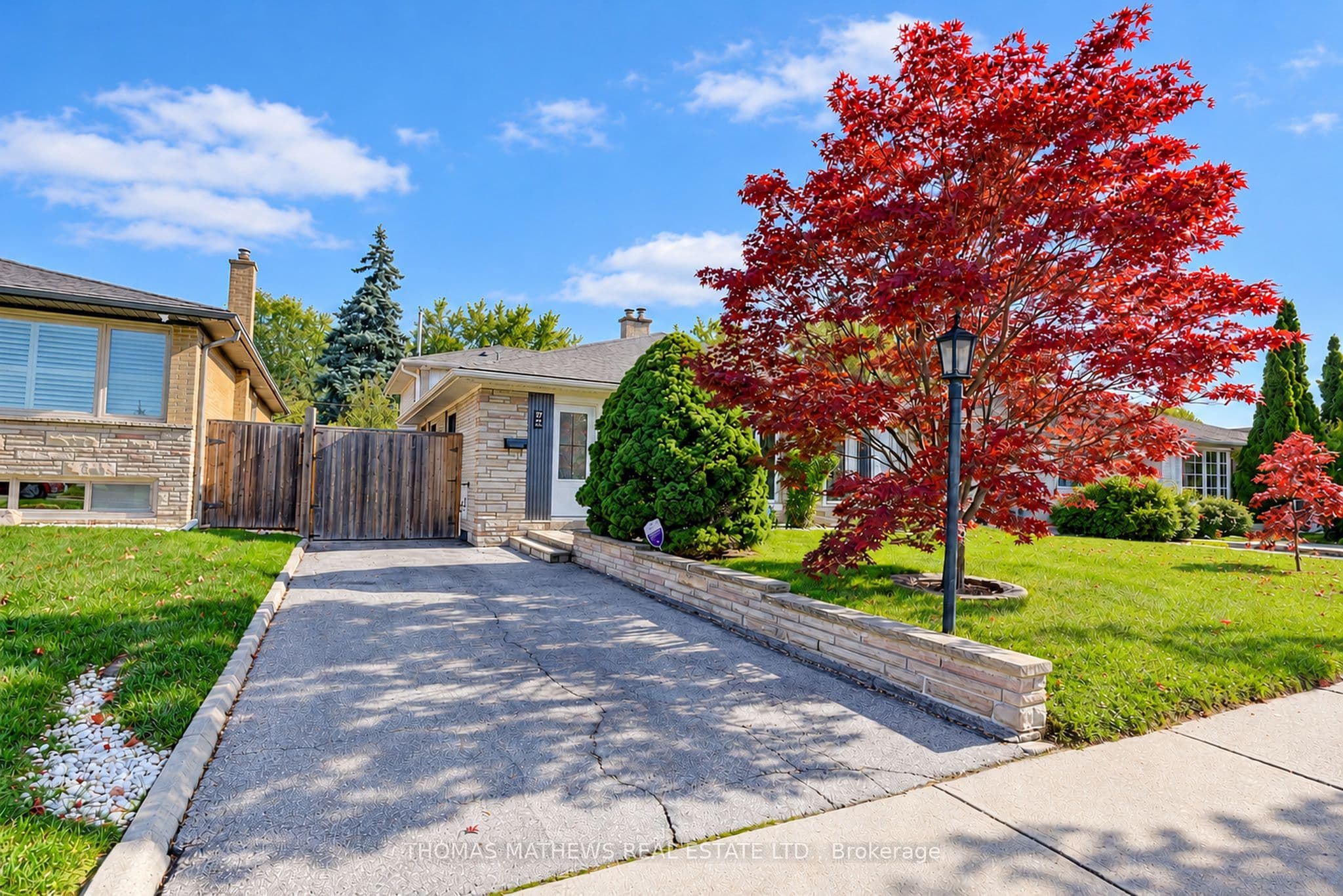 27 Callowhill Drive, Toronto, ON M9R 3L1