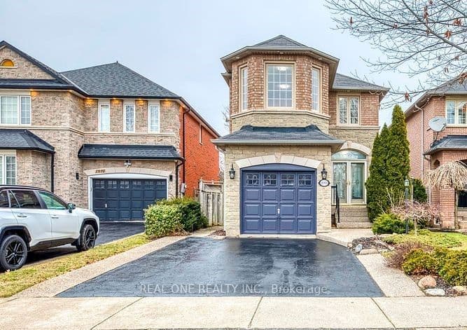 2093 Shorncliffe Boulevard, Oakville, ON L6M 3N8