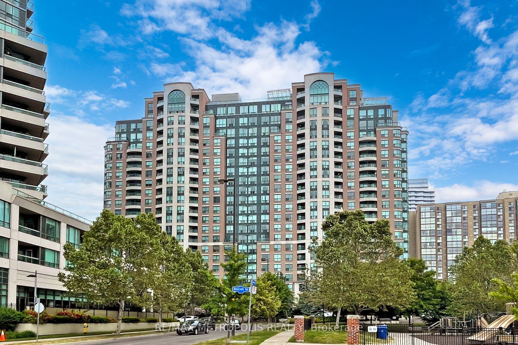 23 Lorraine Drive 1906, Toronto, ON M2N 6Z6