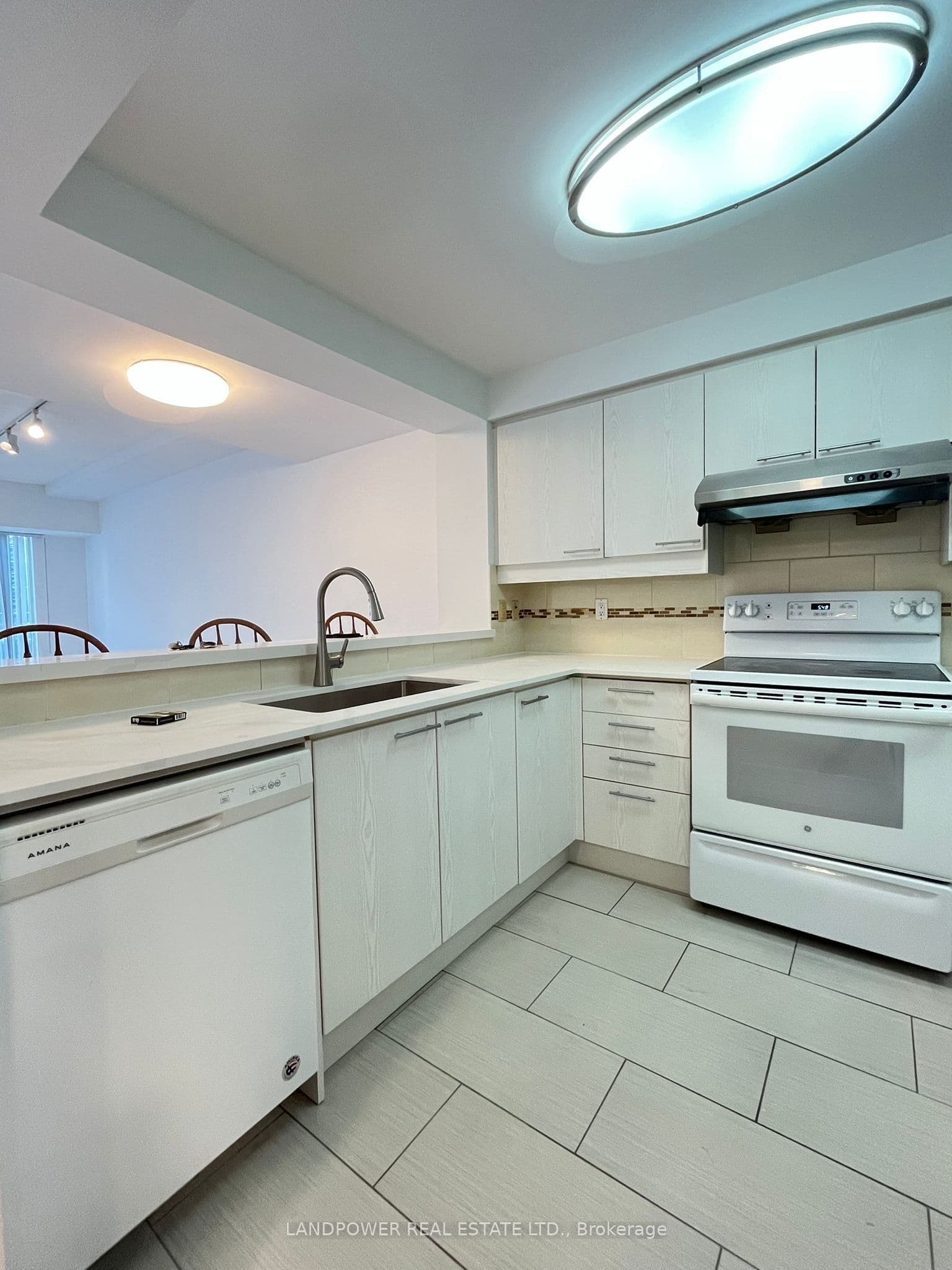 18 Hollywood Avenue PH202, Toronto, ON M2N 6P5