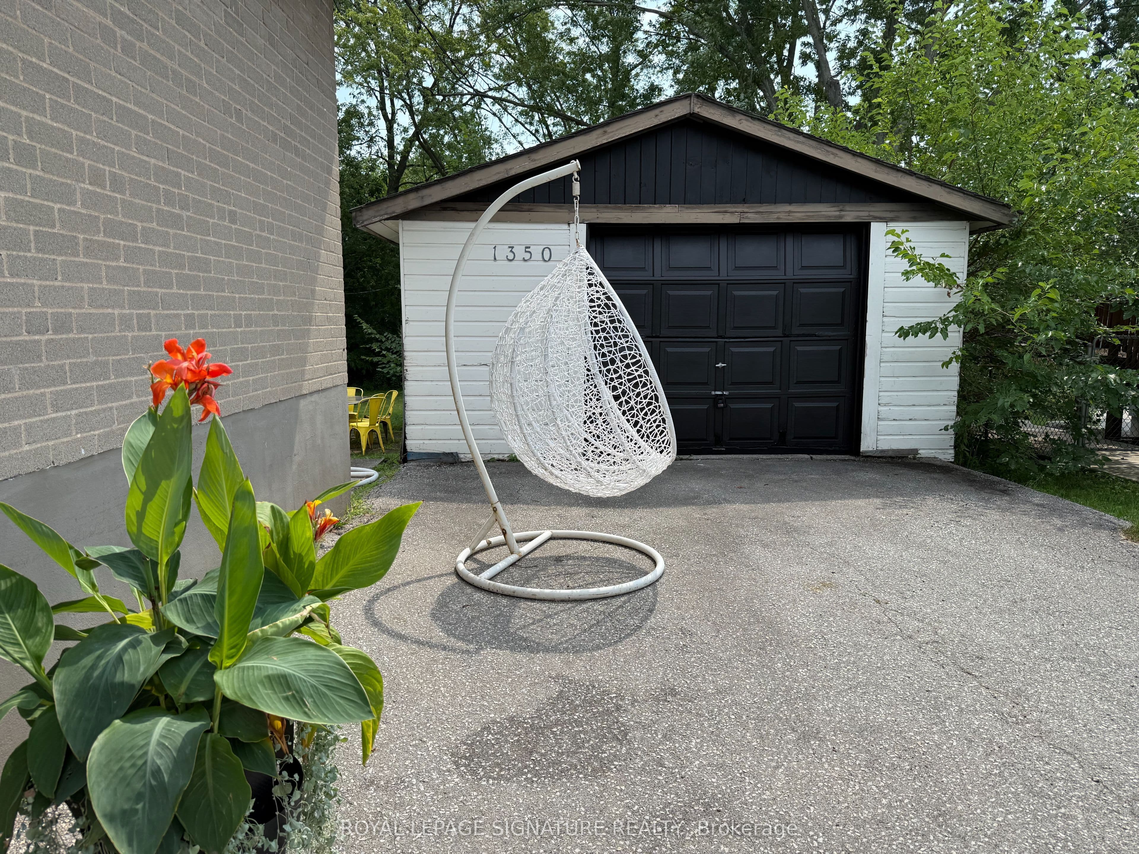 1350 Rebecca Street, Oakville, ON L6L 1Z4