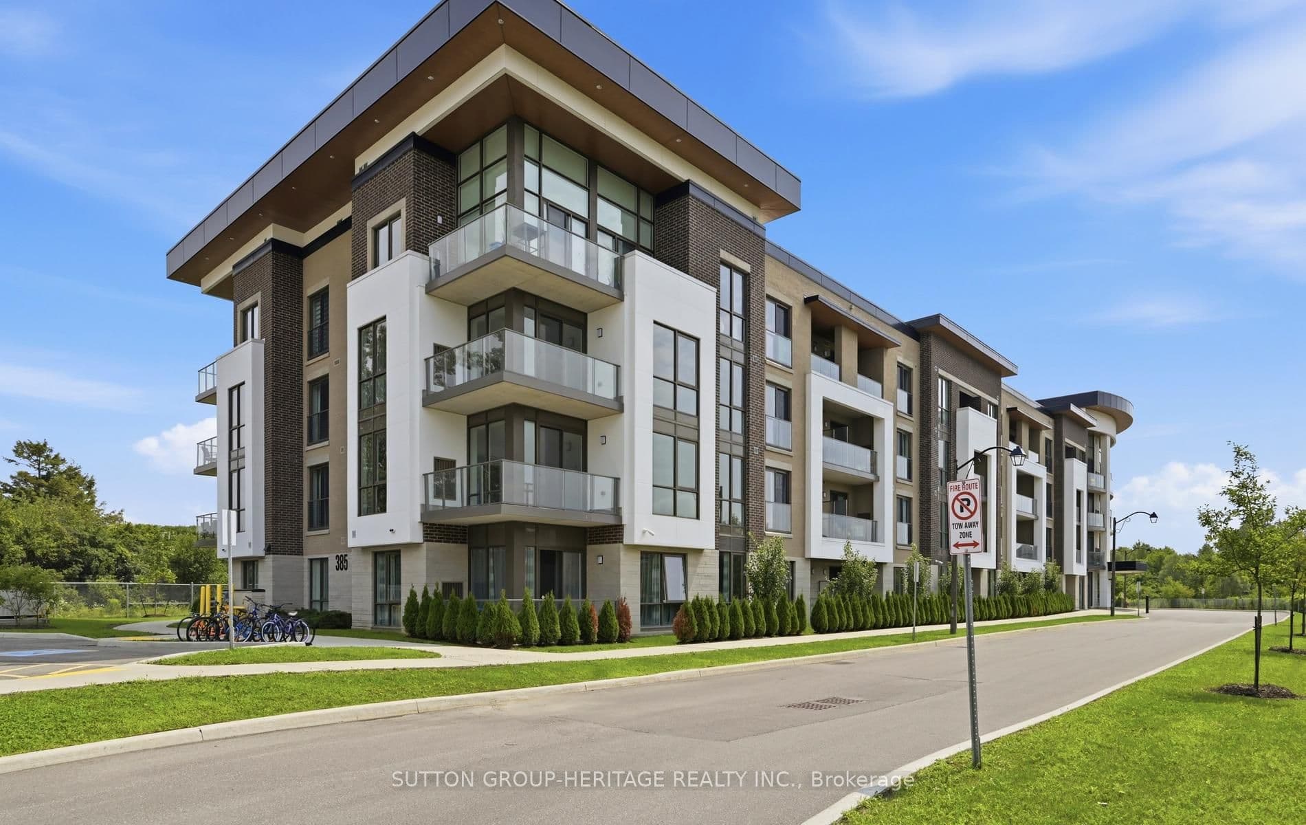 385 Arctic Red Drive 402, Oshawa, ON L1L 0W9