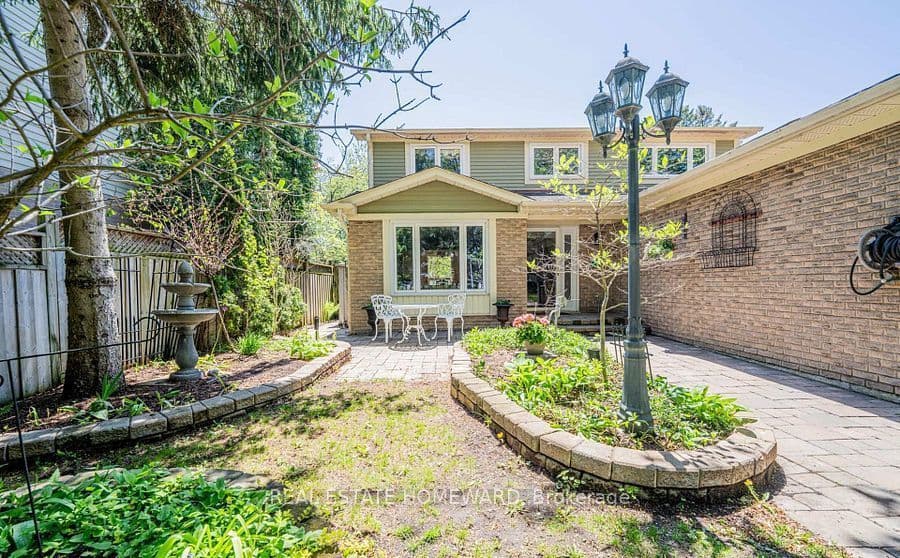 27 Drumern Crescent, Richmond Hill, ON L4C 5H9