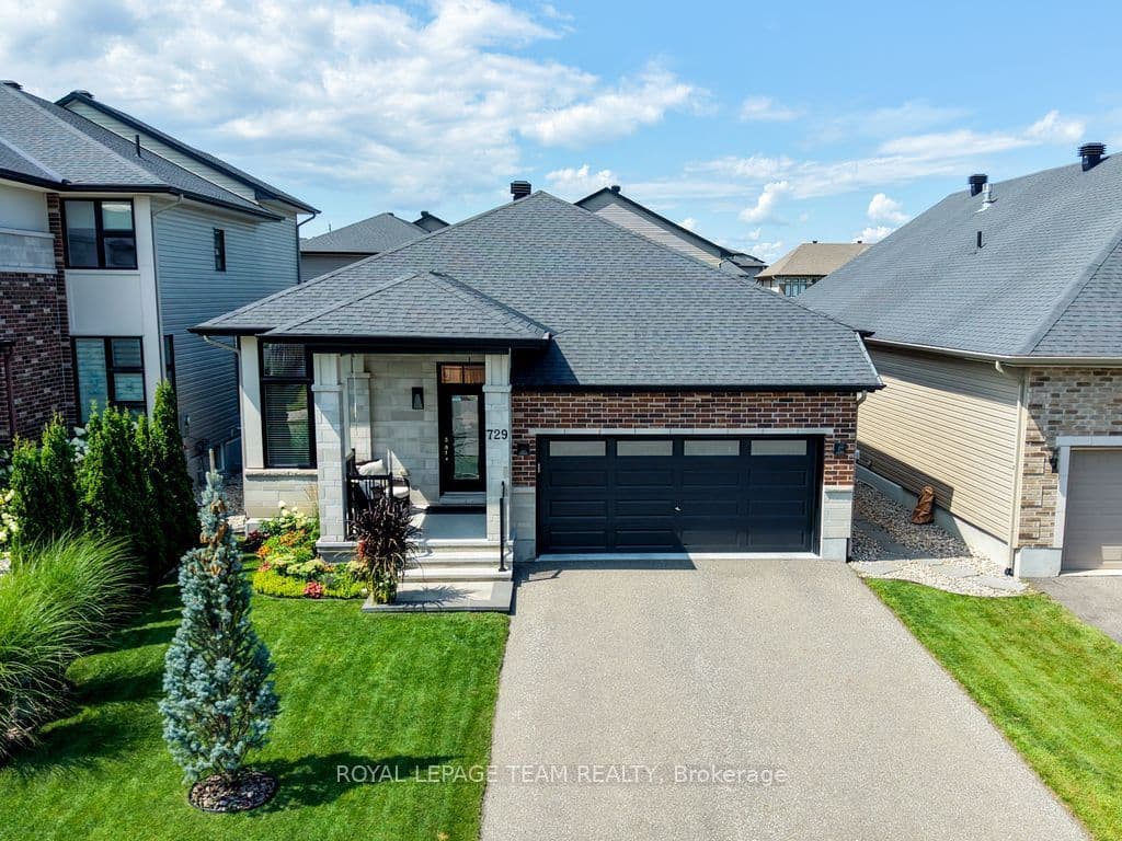 729 Carnelian Crescent, Blossom Park - Airport and Area, ON K1X 0A9