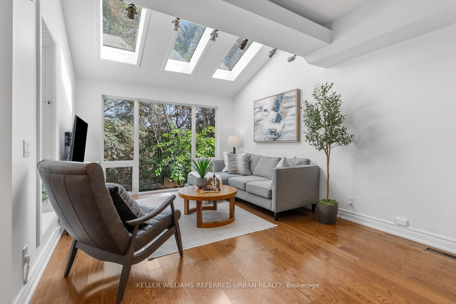 109 Kennedy Avenue, Toronto, ON M6S 2X8