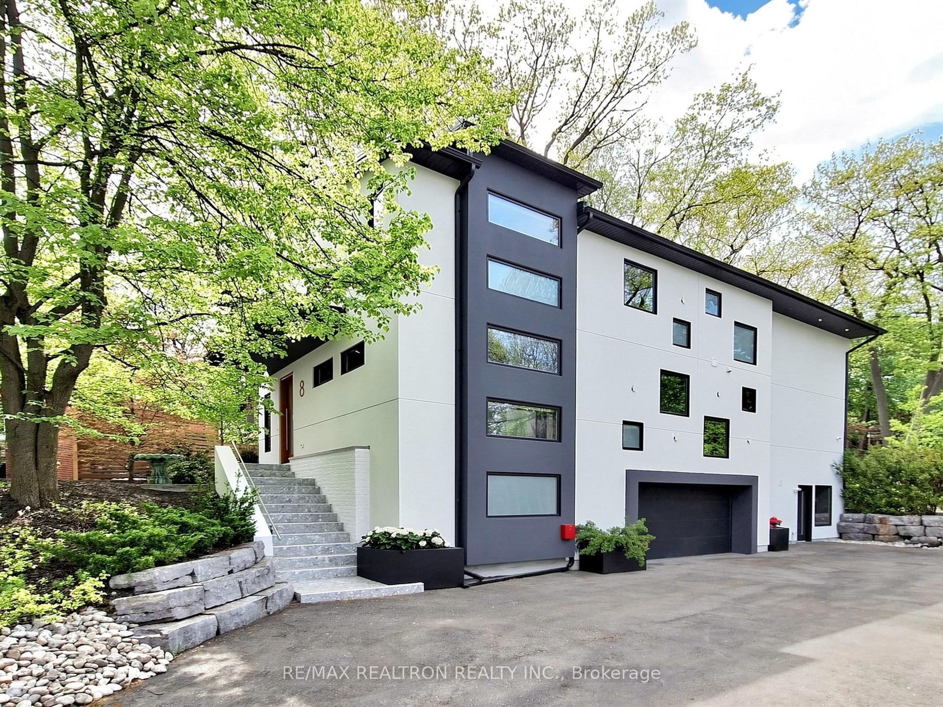8 Breezewood Drive, Toronto, ON M8Y 2C1