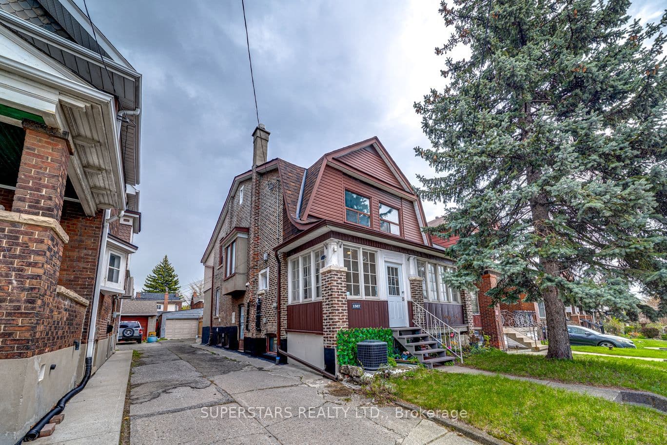 1587 DUFFERIN Street W, Toronto, ON M6H 3L5
