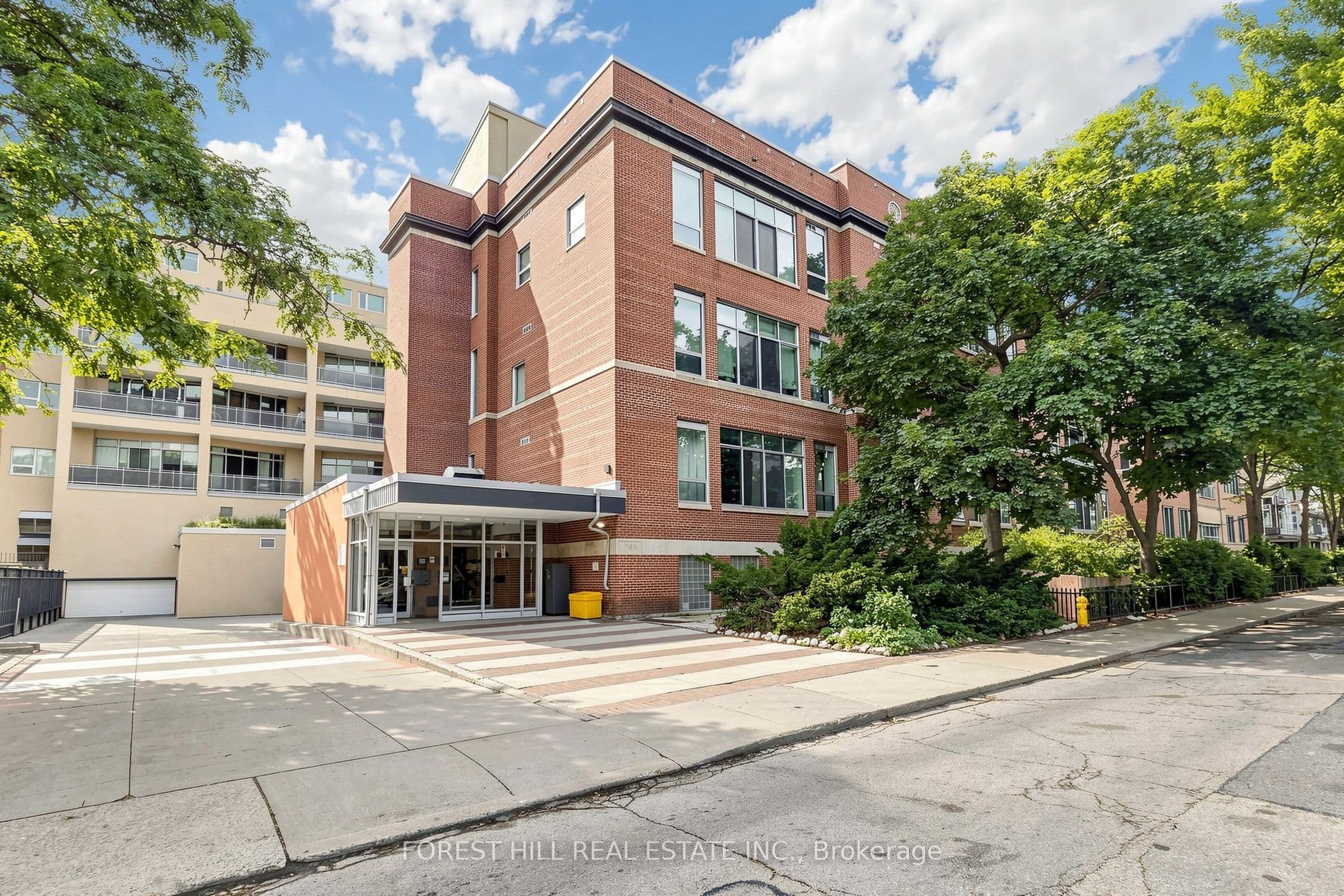 21 Nassau Street 301, Toronto, ON M5T 3K6