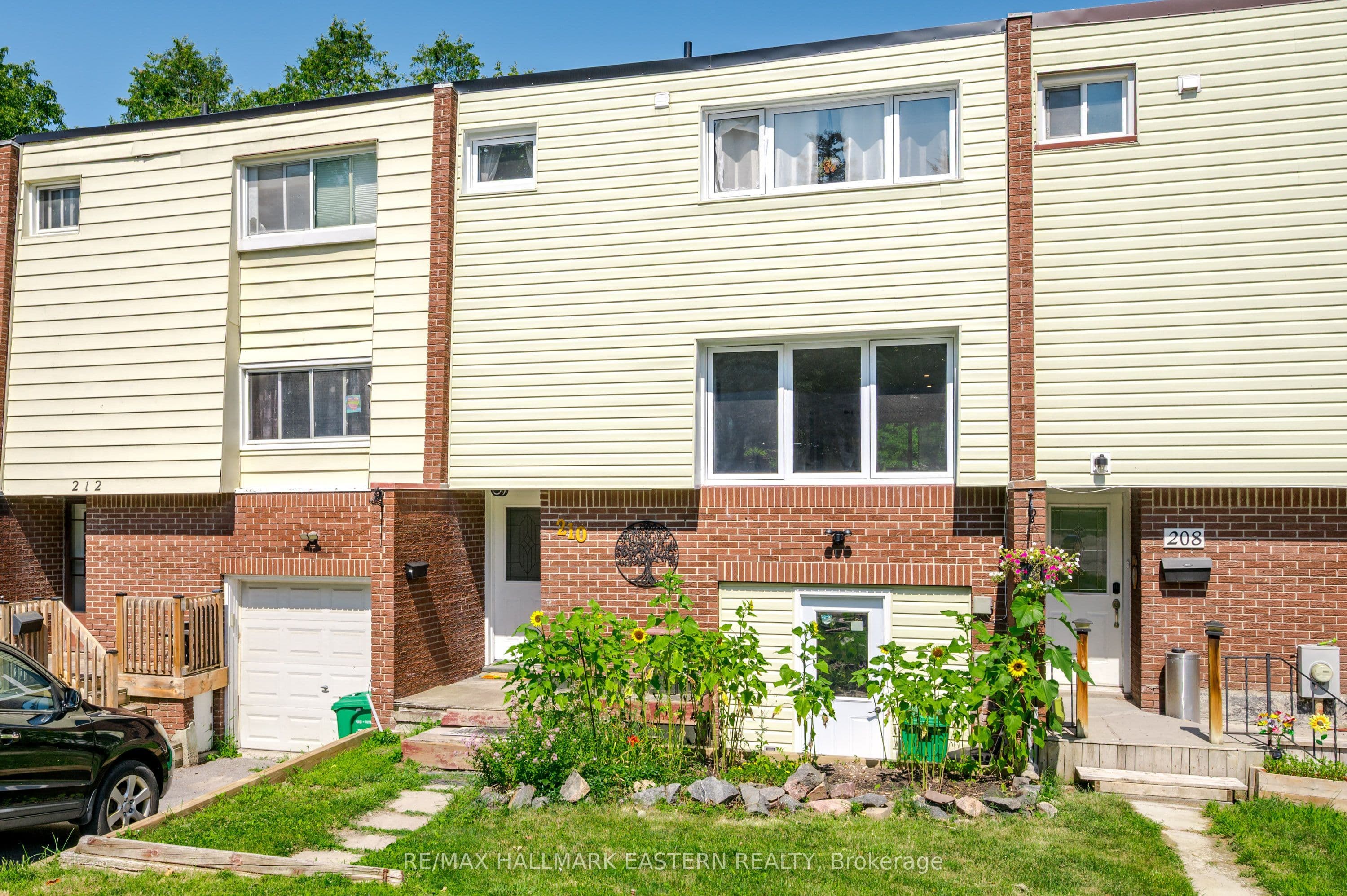 210 Maxwell Avenue, Peterborough, ON K9J 1B5