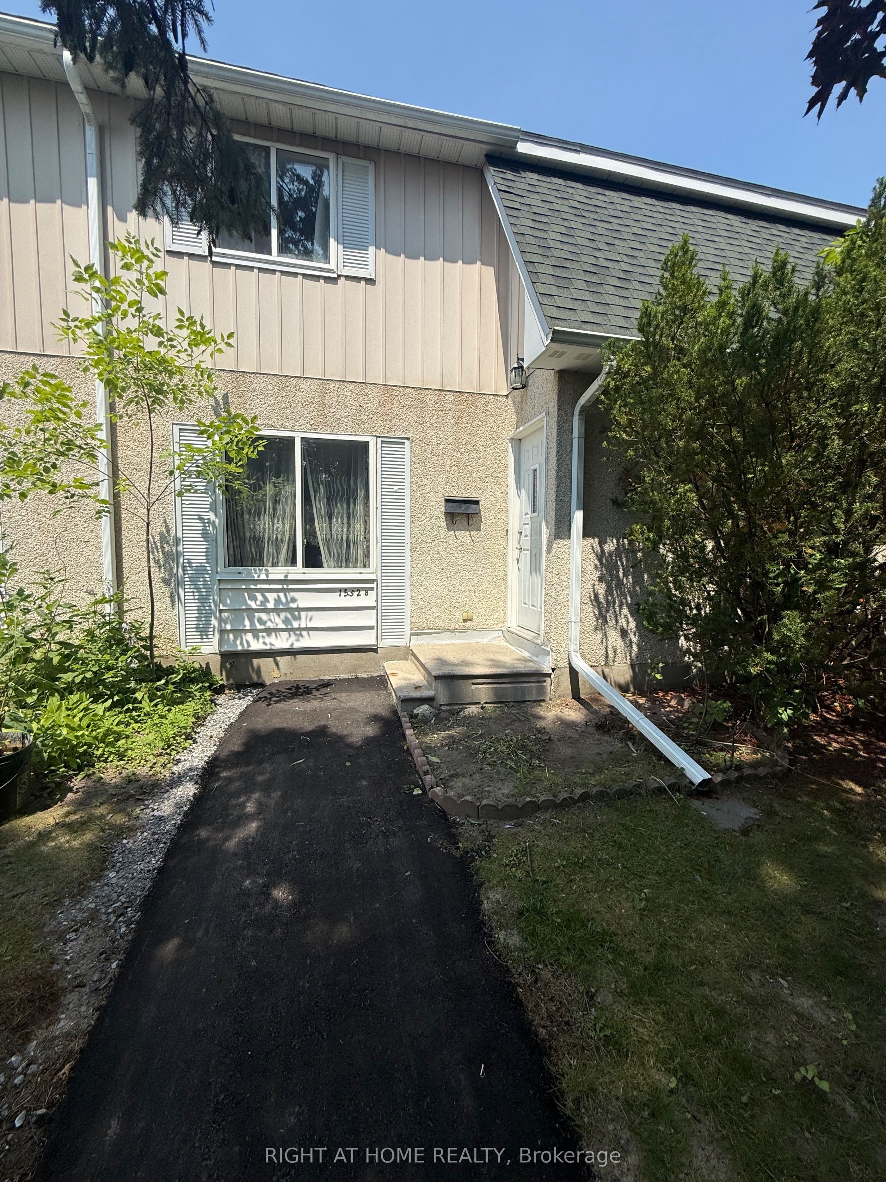 1552 Beaverpond Drive B, Cyrville - Carson Grove - Pineview, ON K1B 3R9