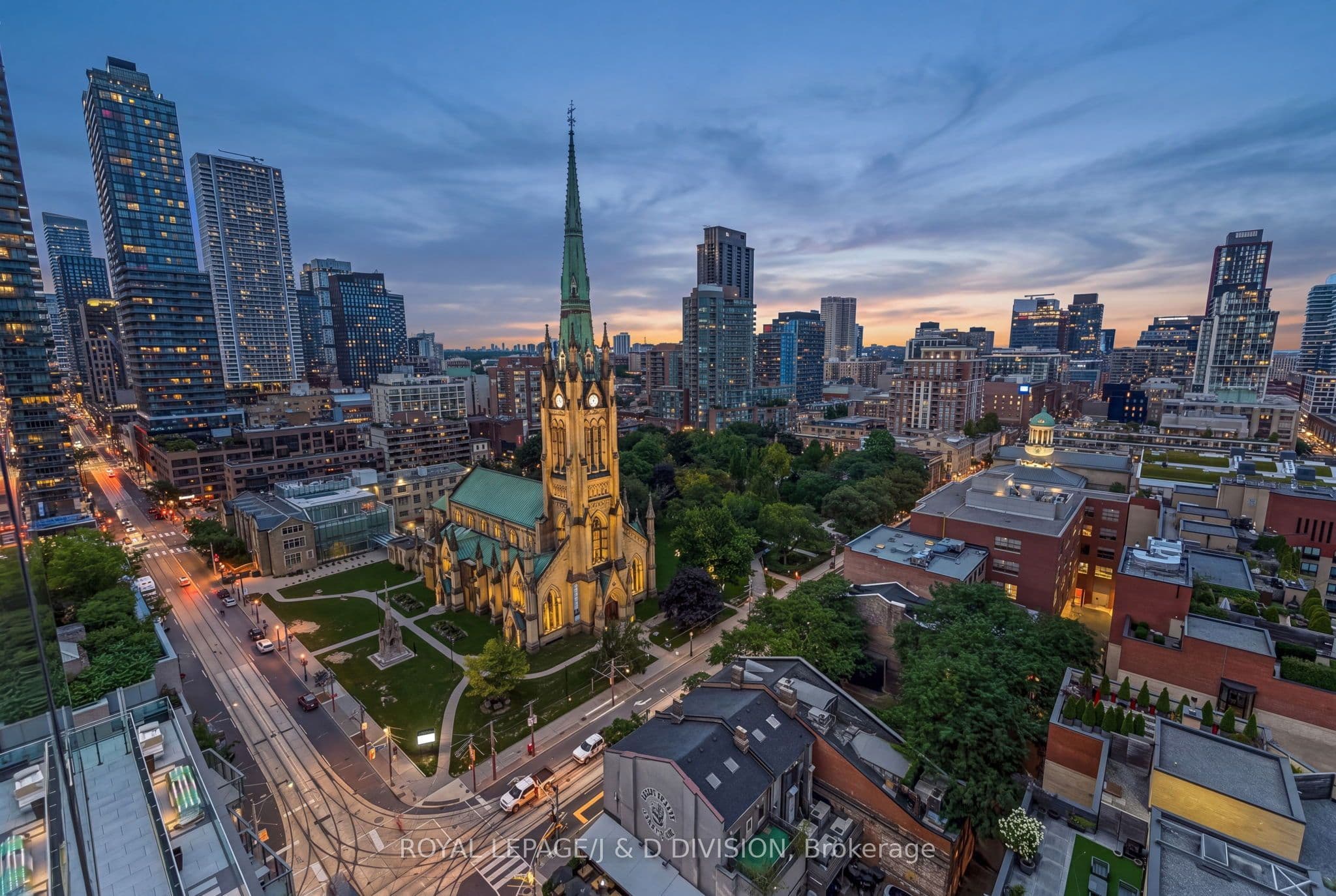 60 Colborne Street 1702, Toronto, ON M5E 0B7