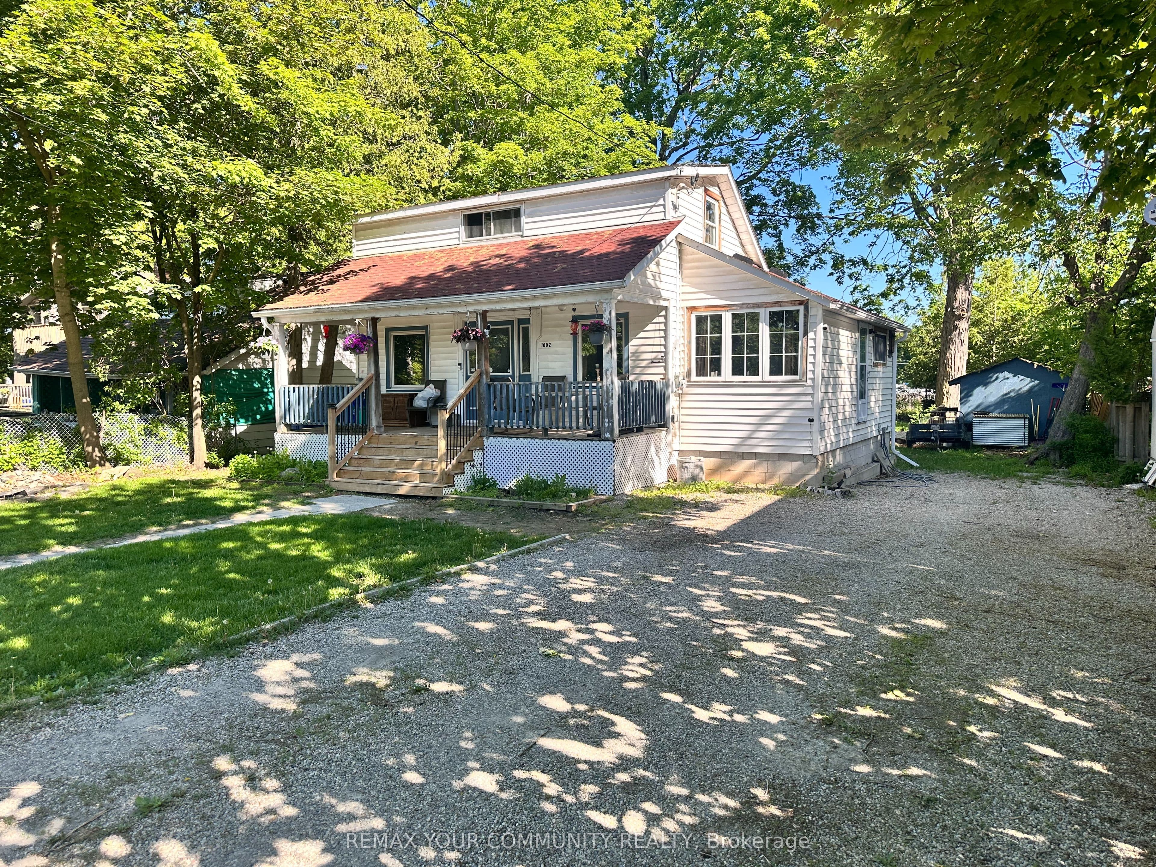 1002 Lake Drive E, Georgina, ON L0E 1L0