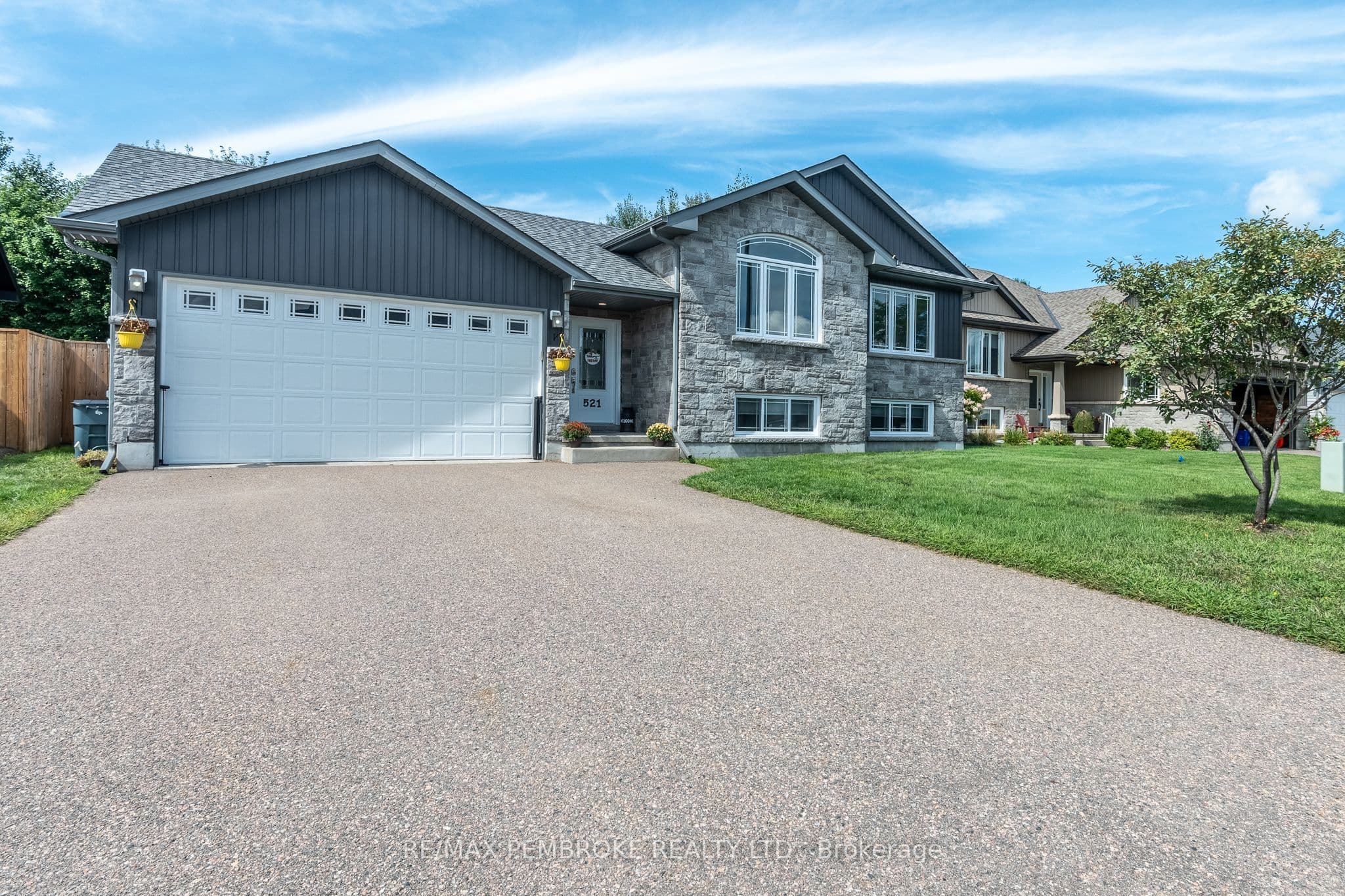 521 Gardner Crescent, Petawawa, ON K8H 0C4