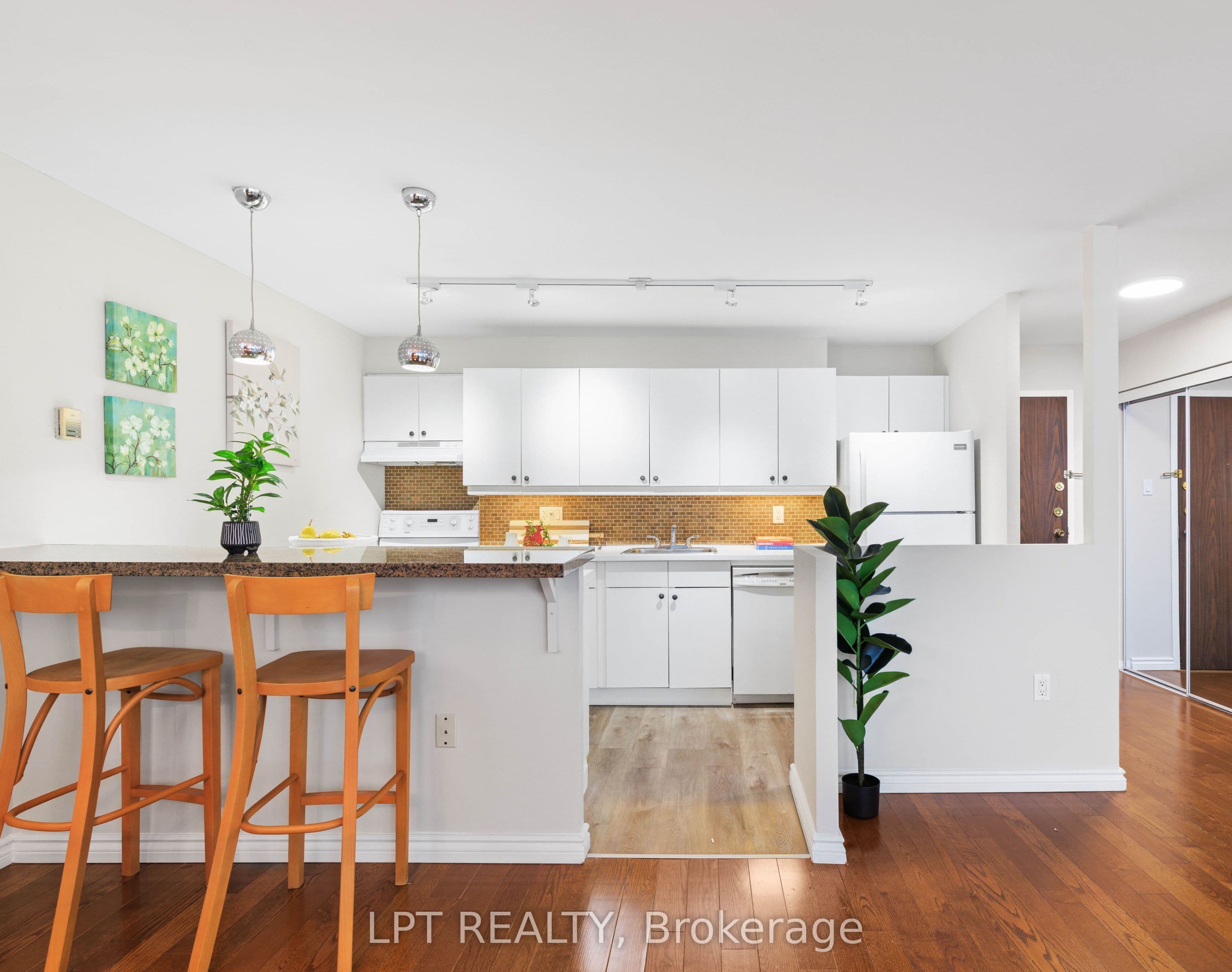 15 Torrance Road 1910, Toronto, ON M1J 3K2
