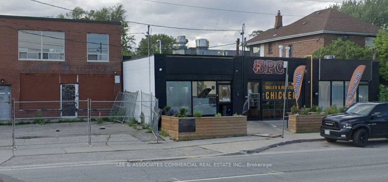 944 The Queensway Boulevard, Toronto, ON M8Z 1P4