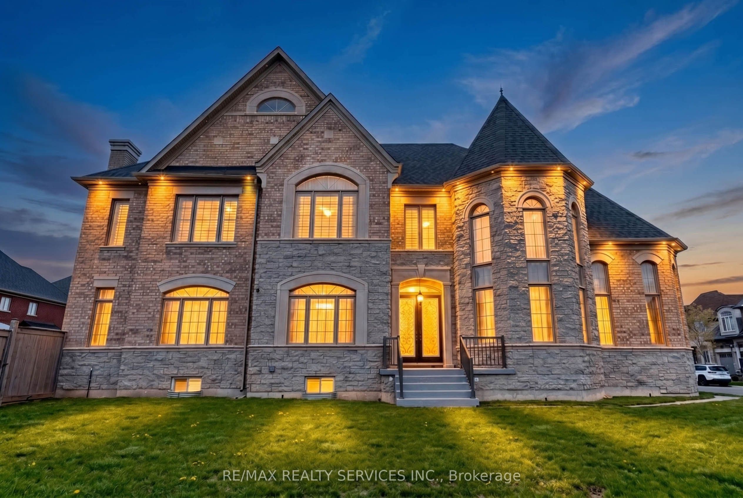 28 Pendergast Court, Brampton, ON L6P 4G7