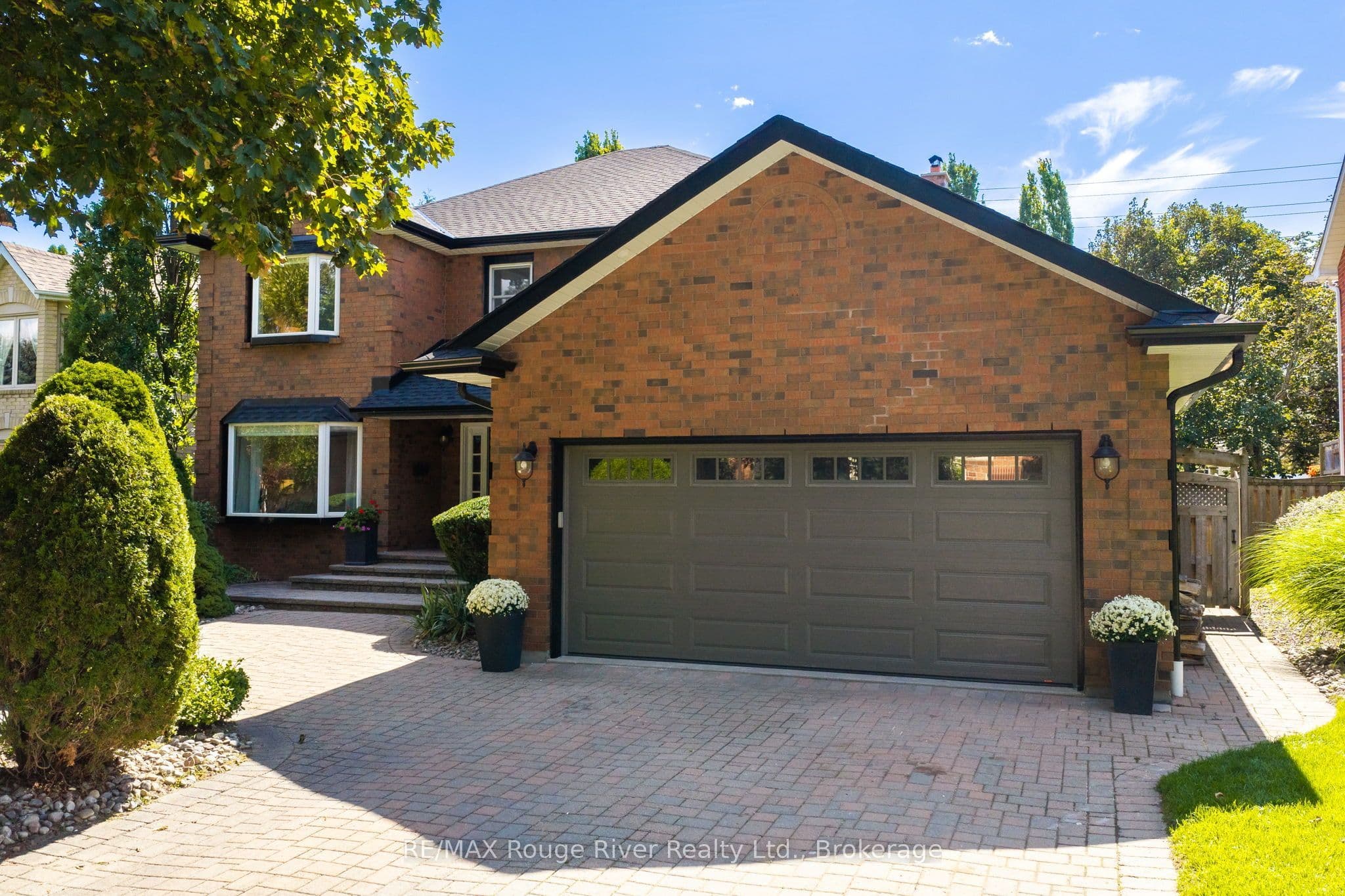 7 Lyndhurst Crescent, Whitby, ON L1R 1E4