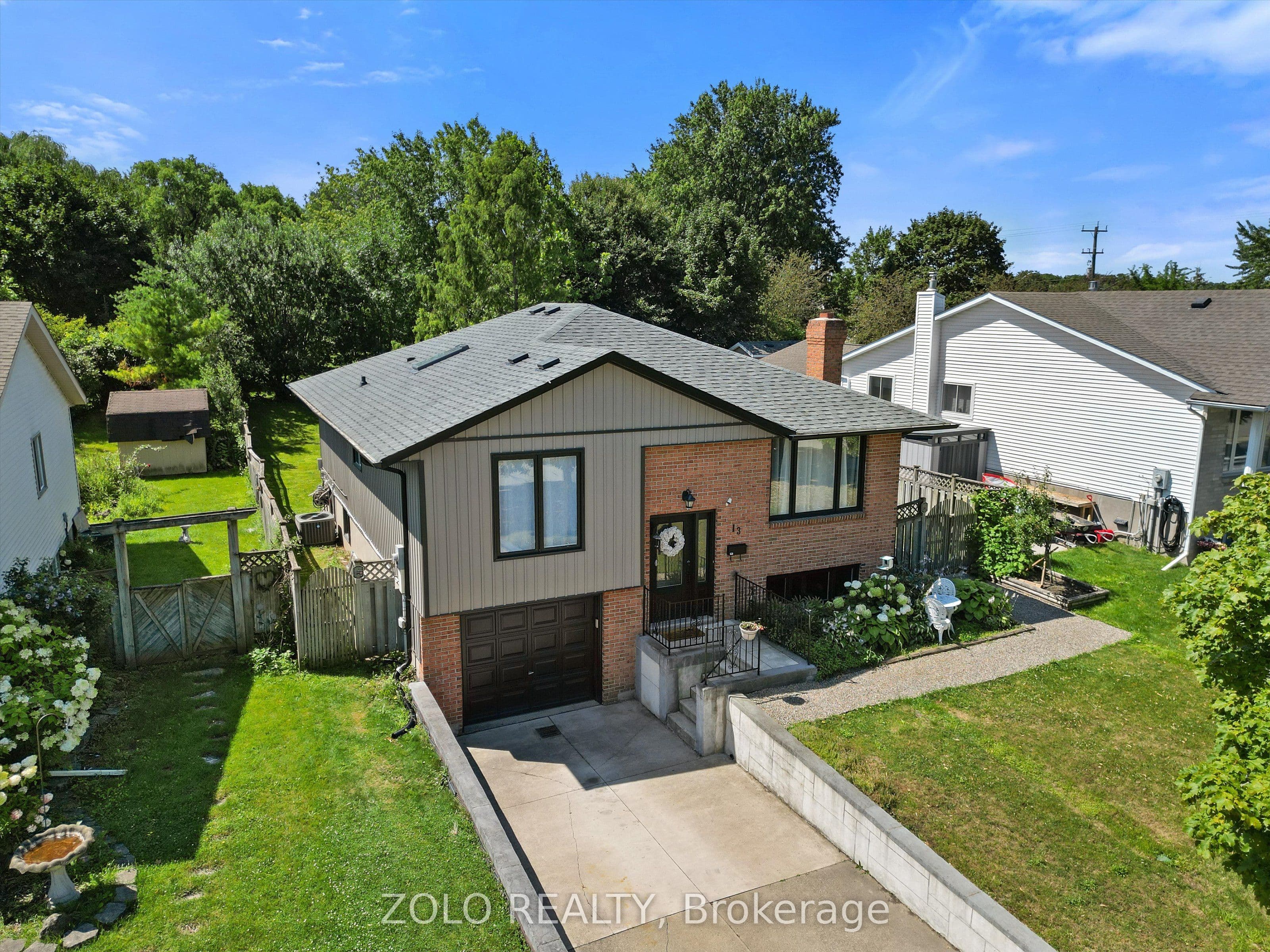13 Cowan Drive, Thorold, ON L2V 4Y8