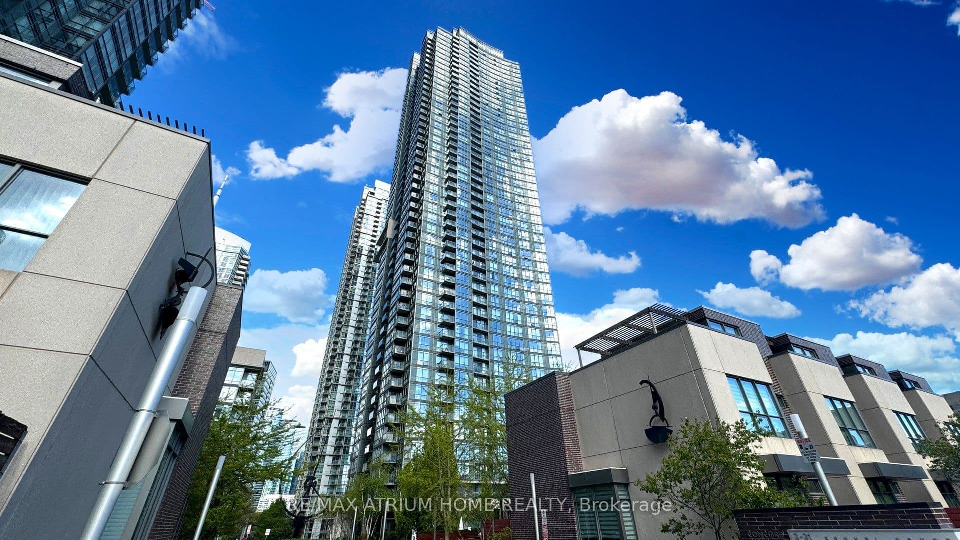 11 Brunel Court 4510, Toronto, ON M5V 3Y3