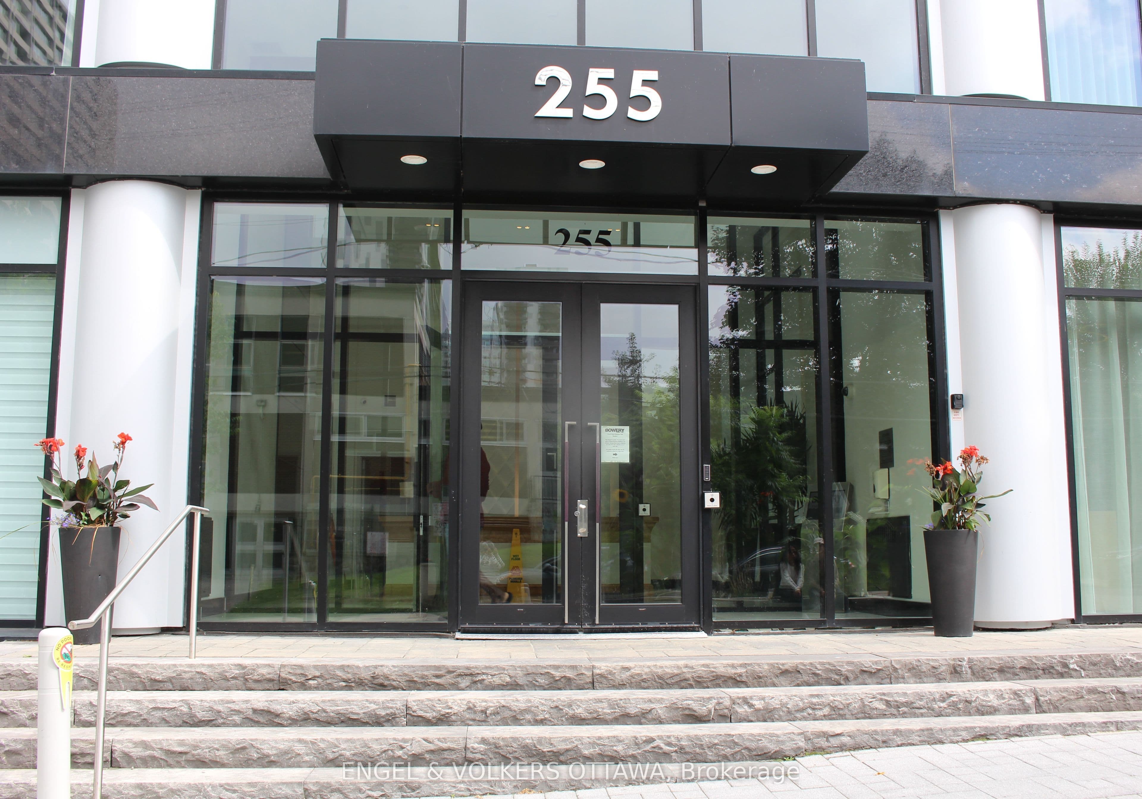 255 Bay Street 201, Ottawa Centre, ON K1R 0C5