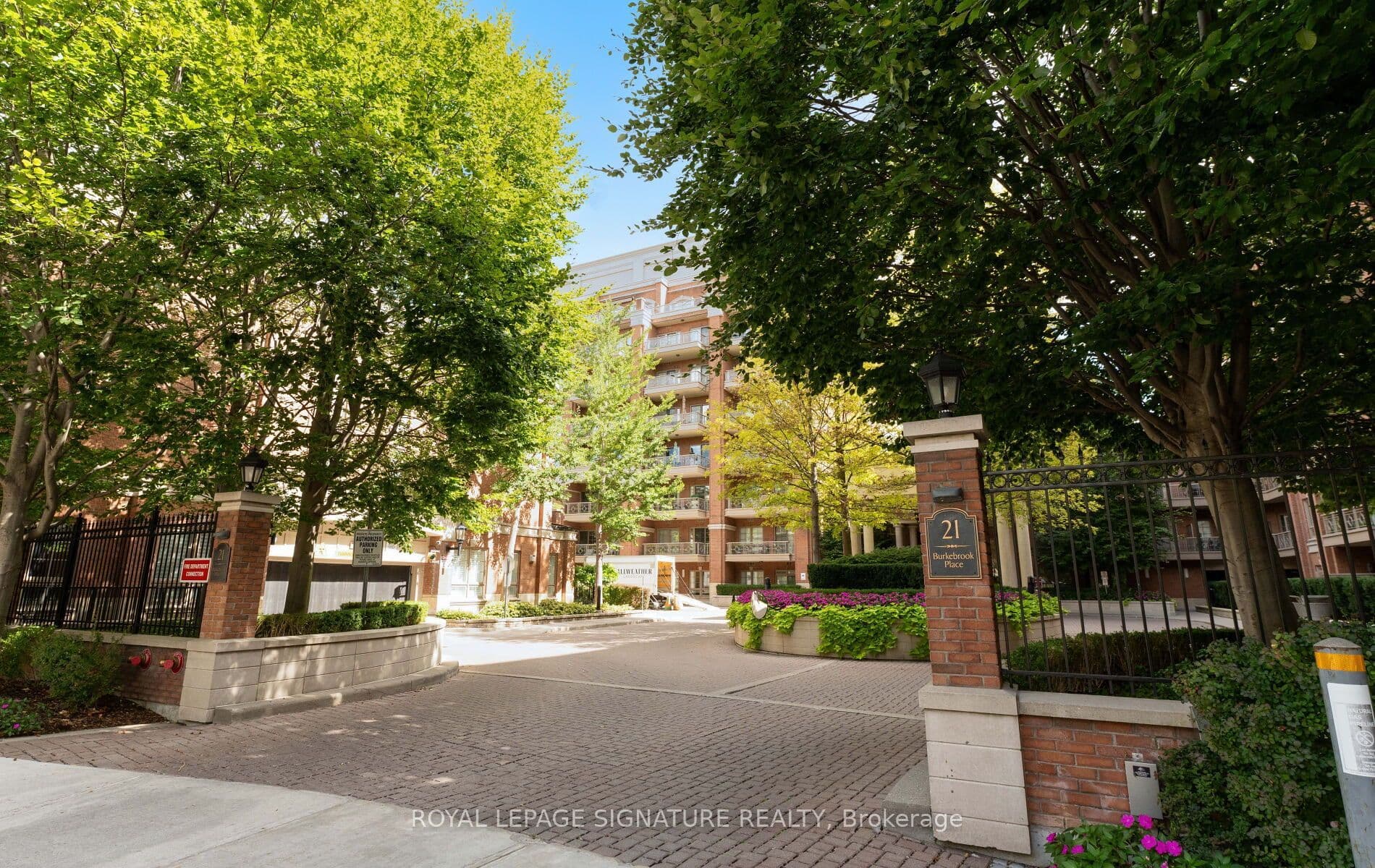 21 Burkebrook Place 337, Toronto, ON M4G 0A2