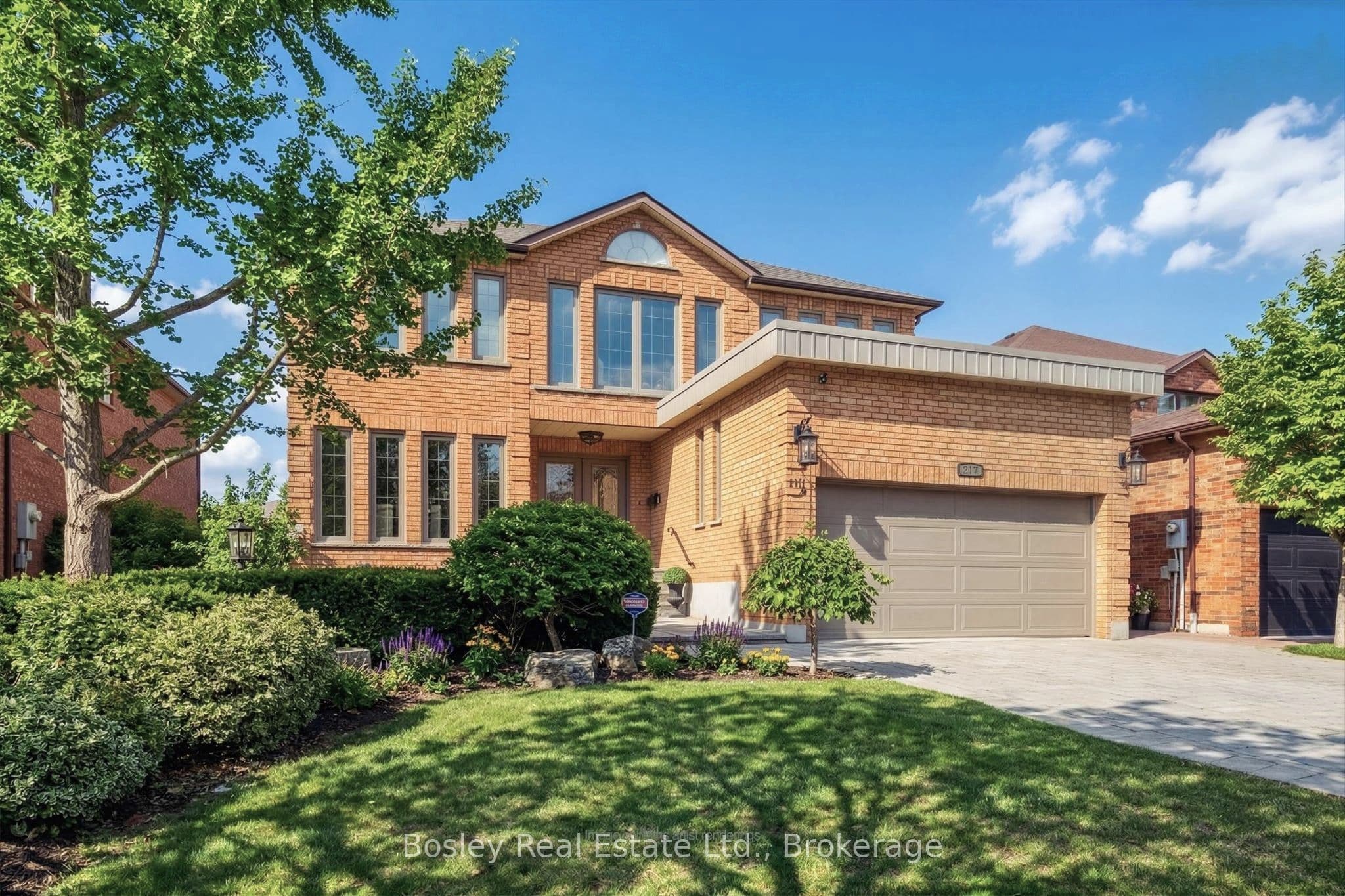 1217 Sugar Maple Court, Mississauga, ON L4W 4P6