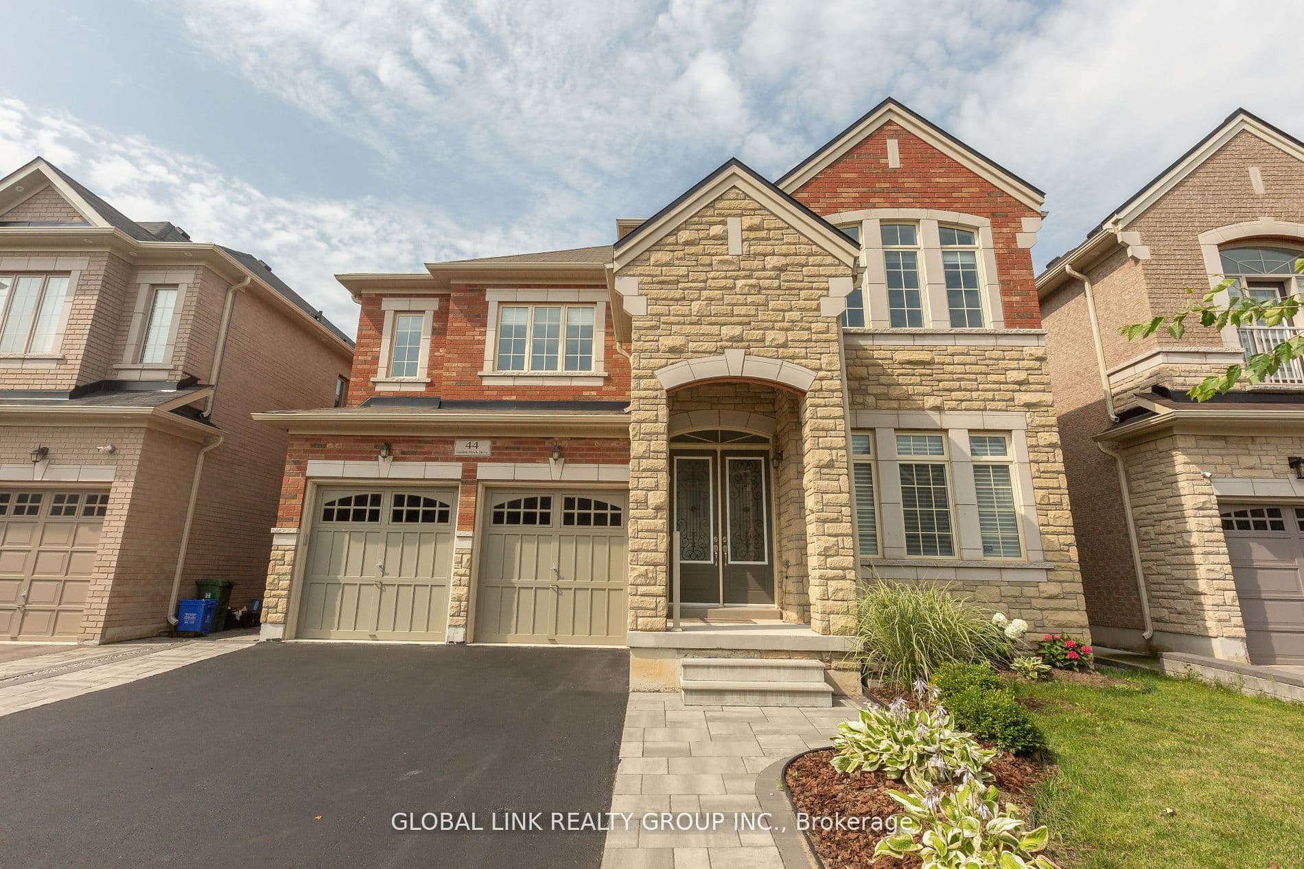 44 Golden Hawk Drive, Hamilton, ON L4B 1W8
