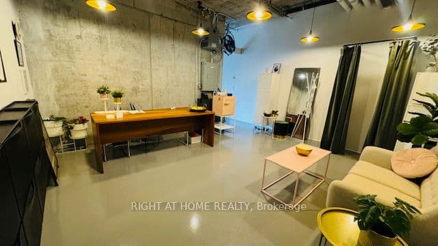 334 Adelaide Street W 210, Toronto, ON M5V 0M1