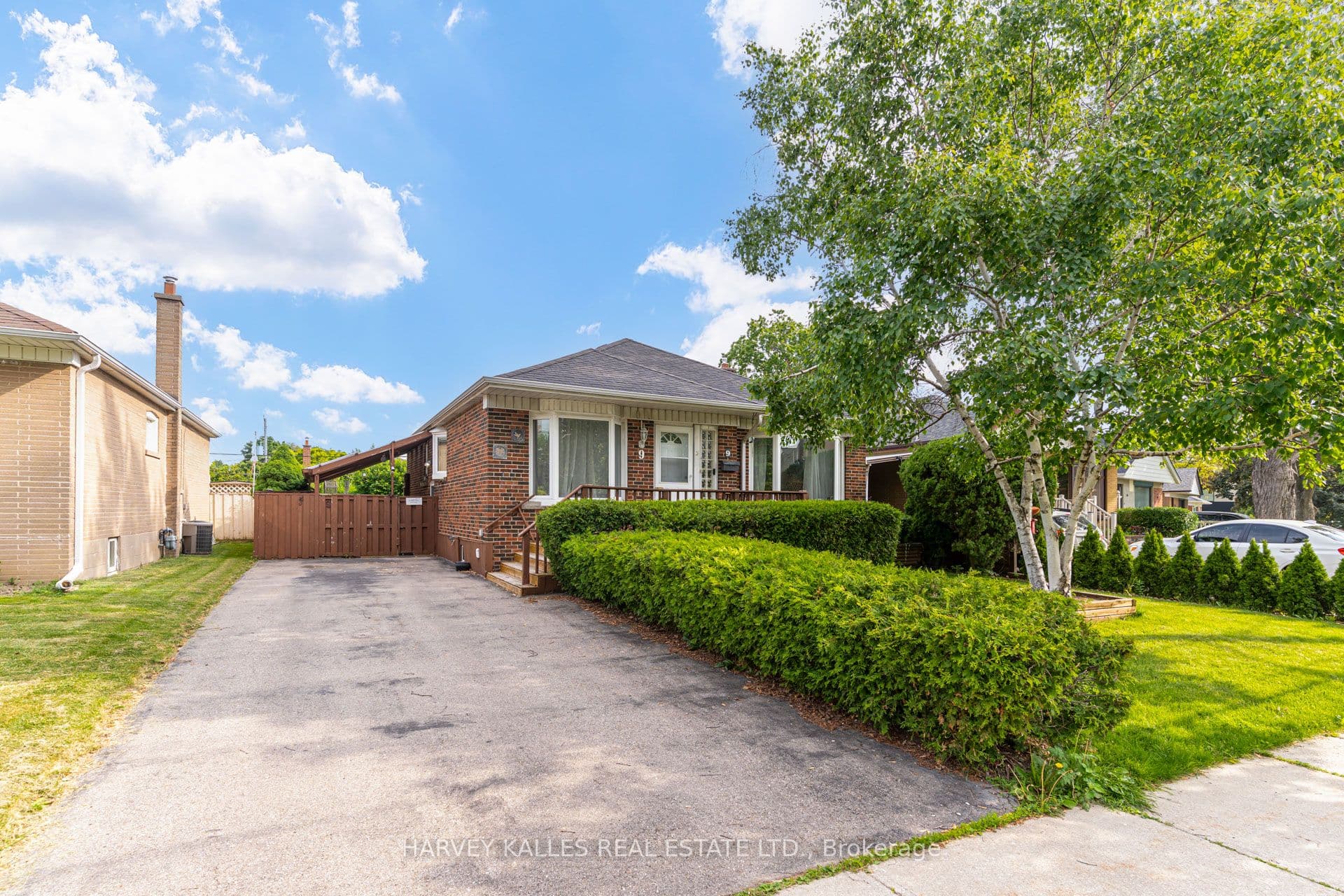 9 Sealcove Drive, Toronto, ON M9C 2C3