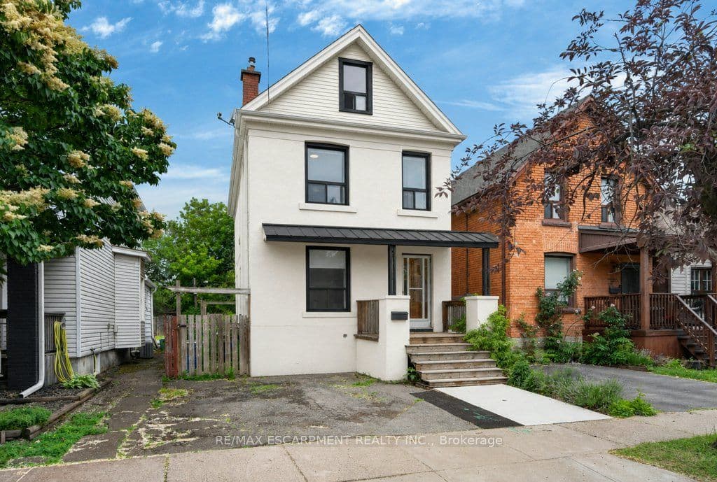 21 East Bend Avenue N, Hamilton, ON L8L 7E1