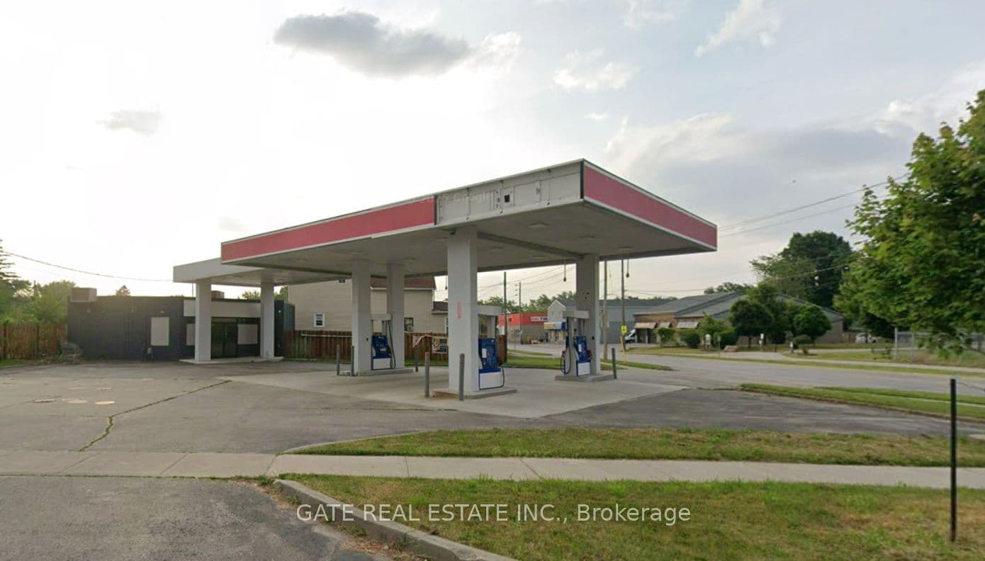 33 Oak Street E, Leamington, ON N8H 2C3