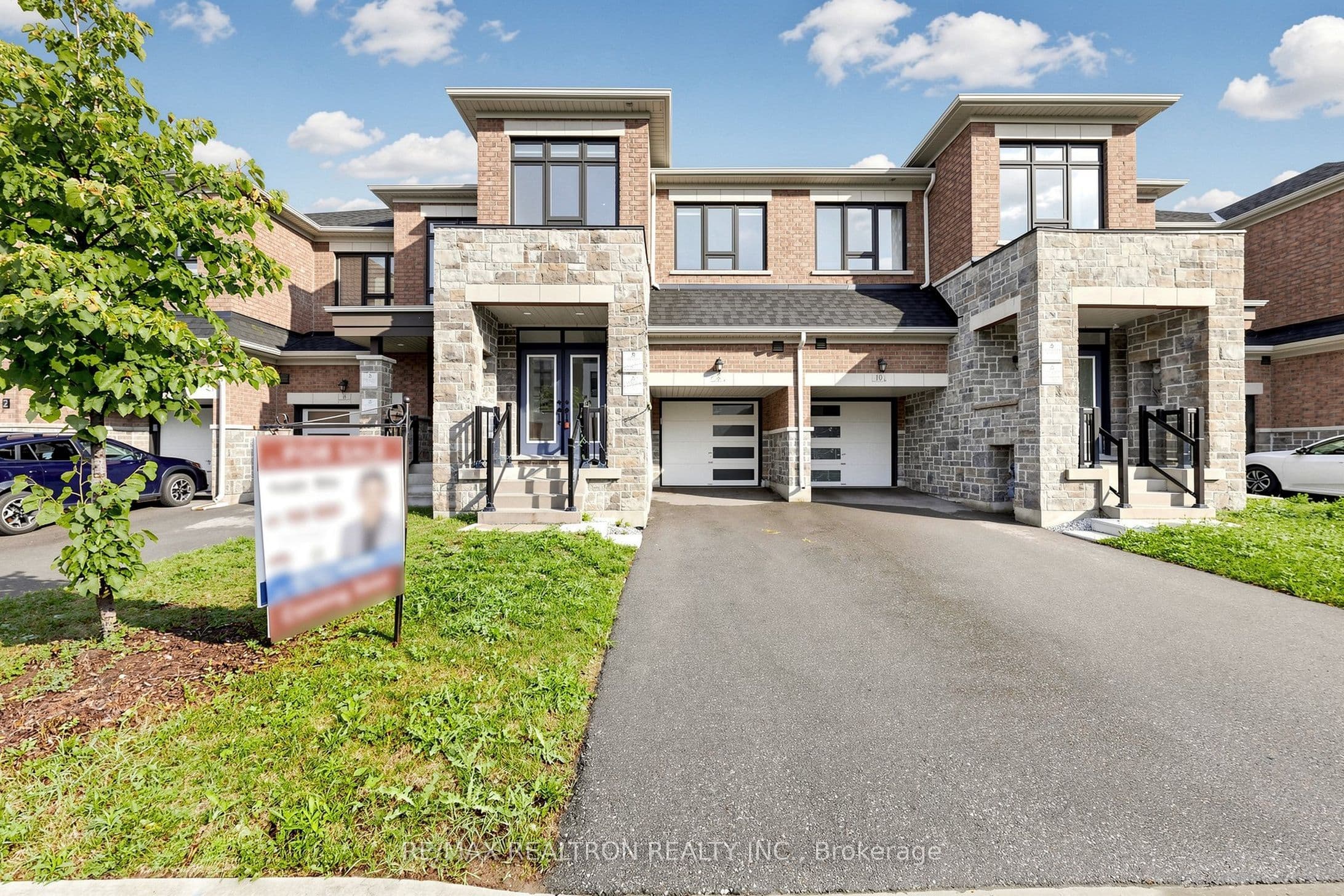 8 Hewison Avenue, Richmond Hill, ON L4S 0J2