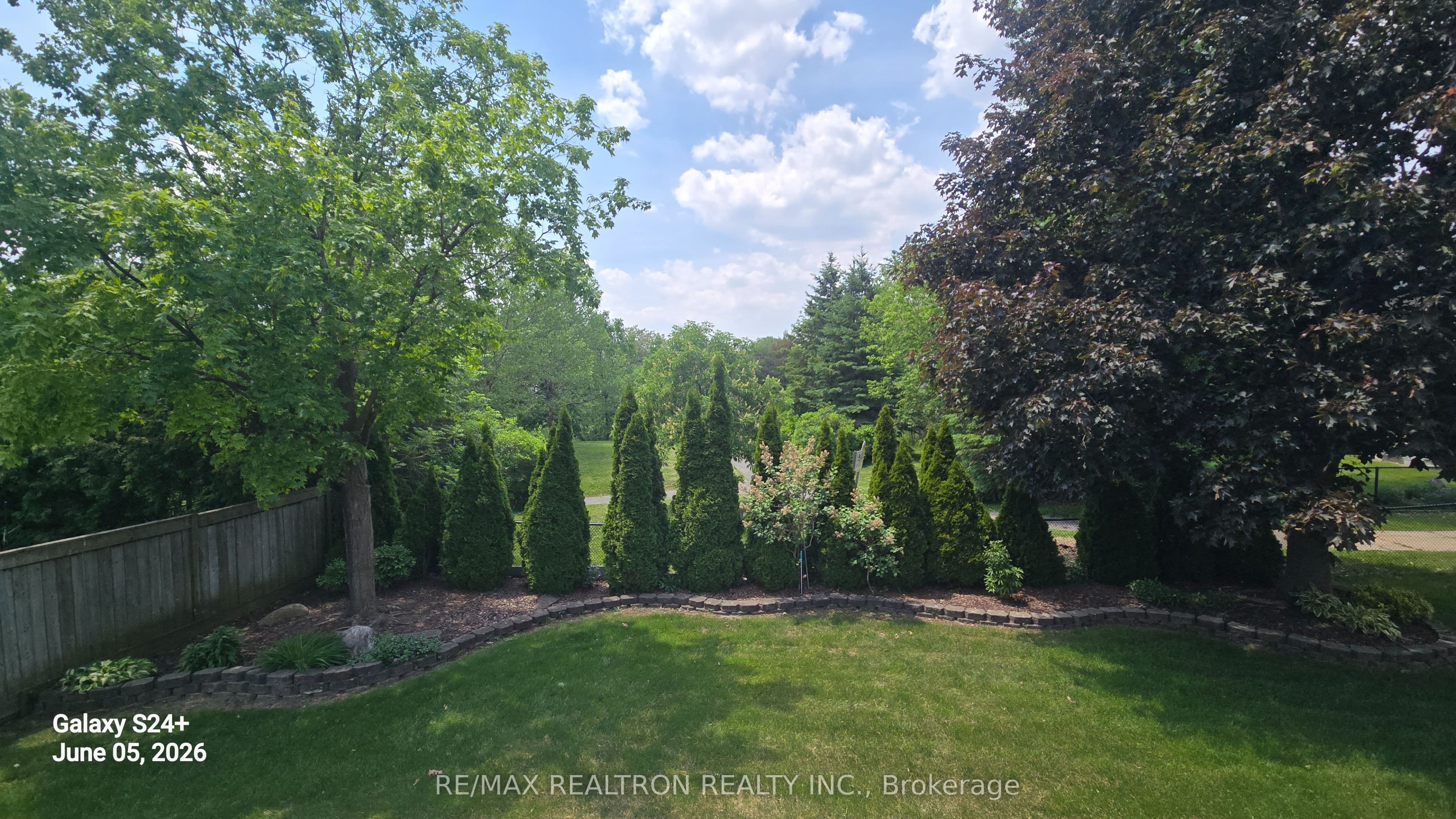 6 White Oak Crescent, Richmond Hill, ON L4B 3R3