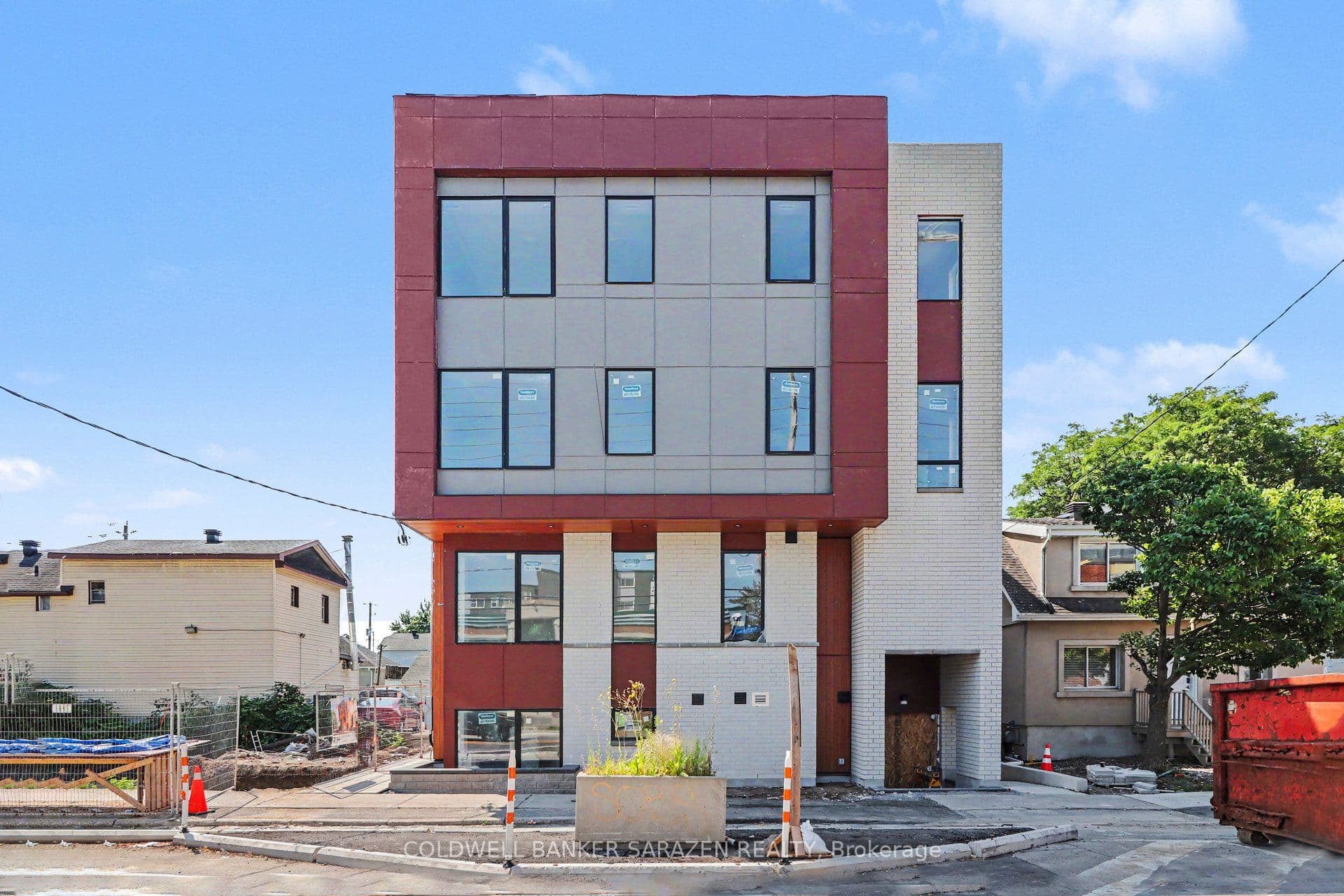42 Mcarthur Avenue 101, Vanier and Kingsview Park, ON K1L 6R2