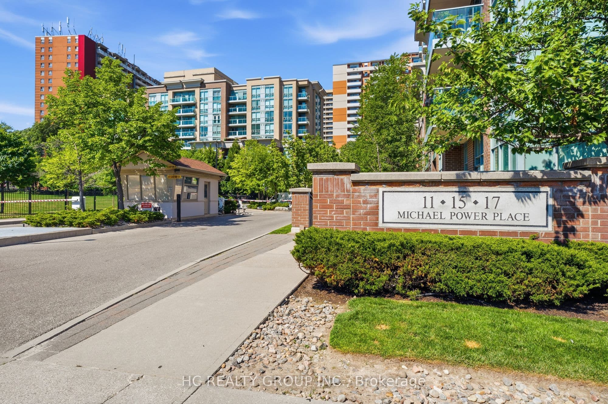 17 Michael Power Place 713, Toronto, ON M9A 5G5