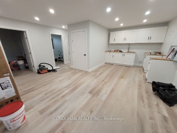 22 Fairfield Avenue Coachhouse, Toronto, ON M8V 2H9