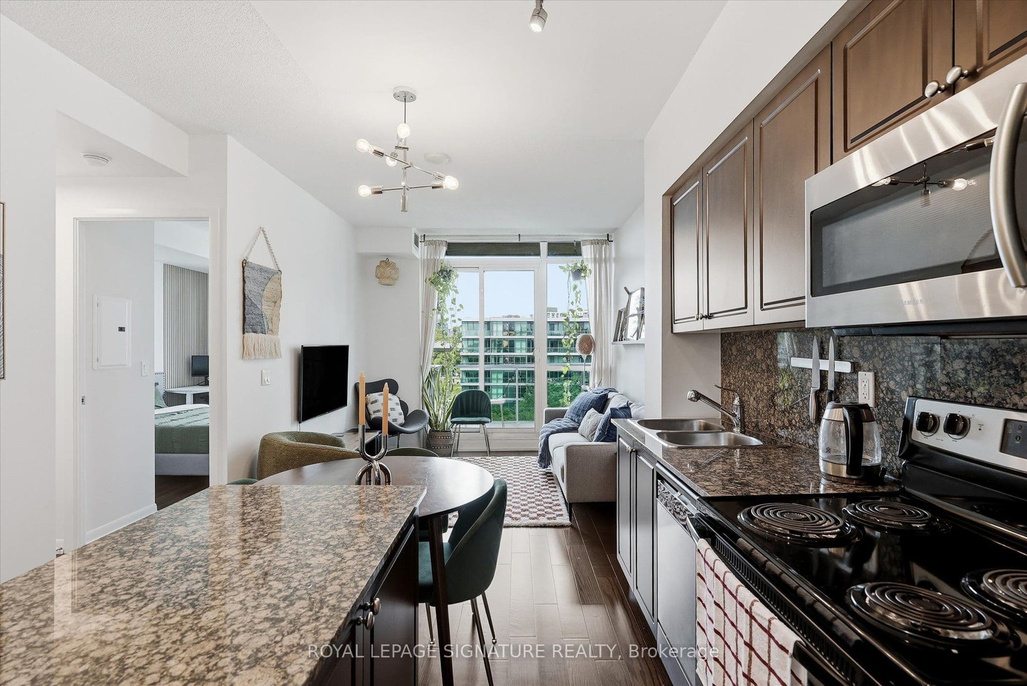 215 Fort York Boulevard 711, Toronto, ON M5V 4A2