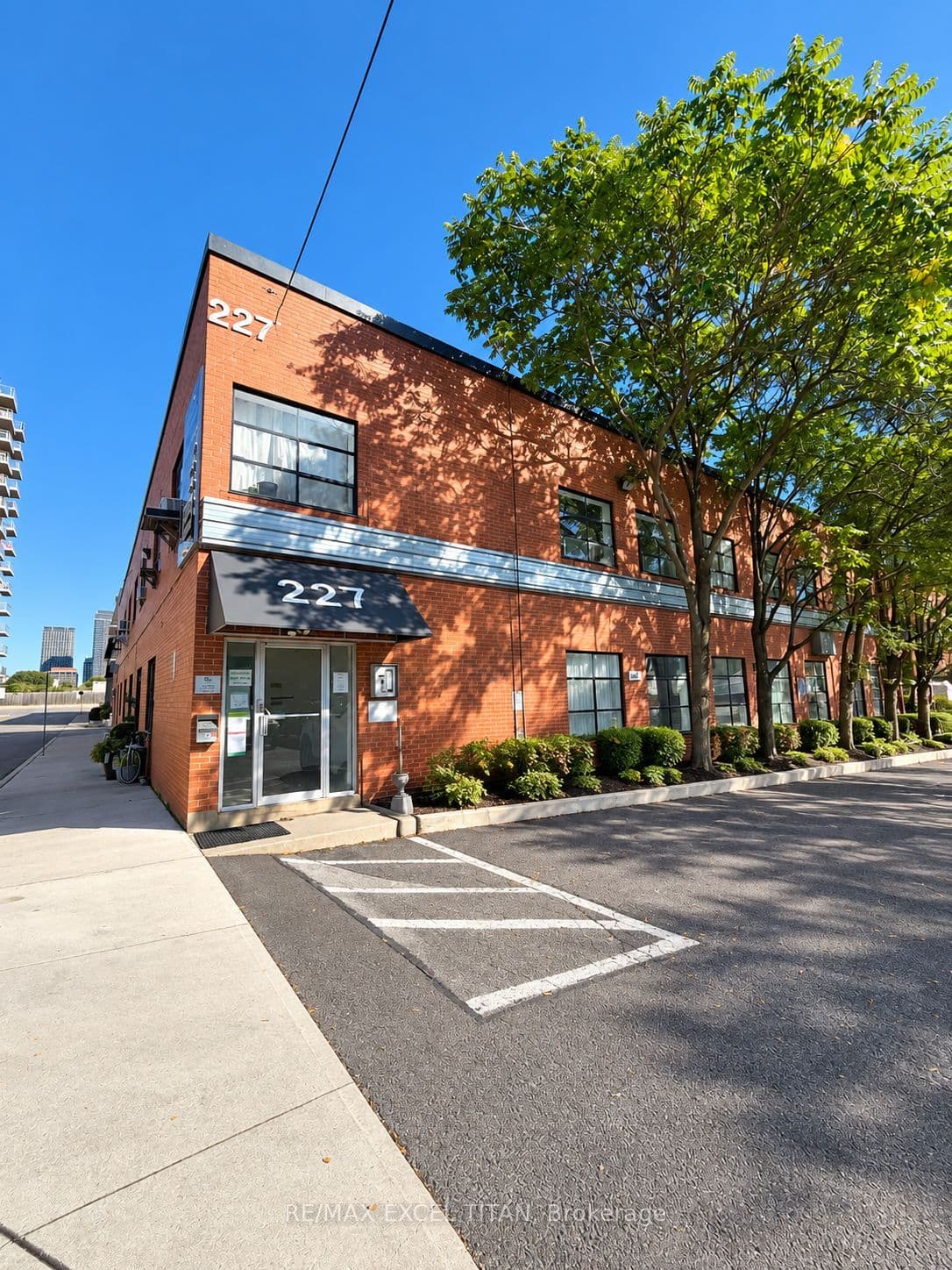227 Sterling Road E 213, Toronto, ON M6P 3L4