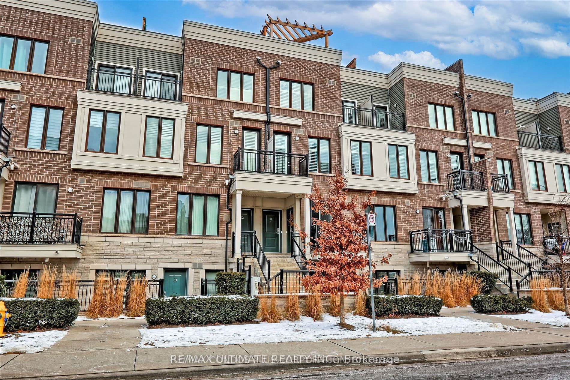 70 Eastwood Park Gardens 31, Toronto, ON M8W 0B1