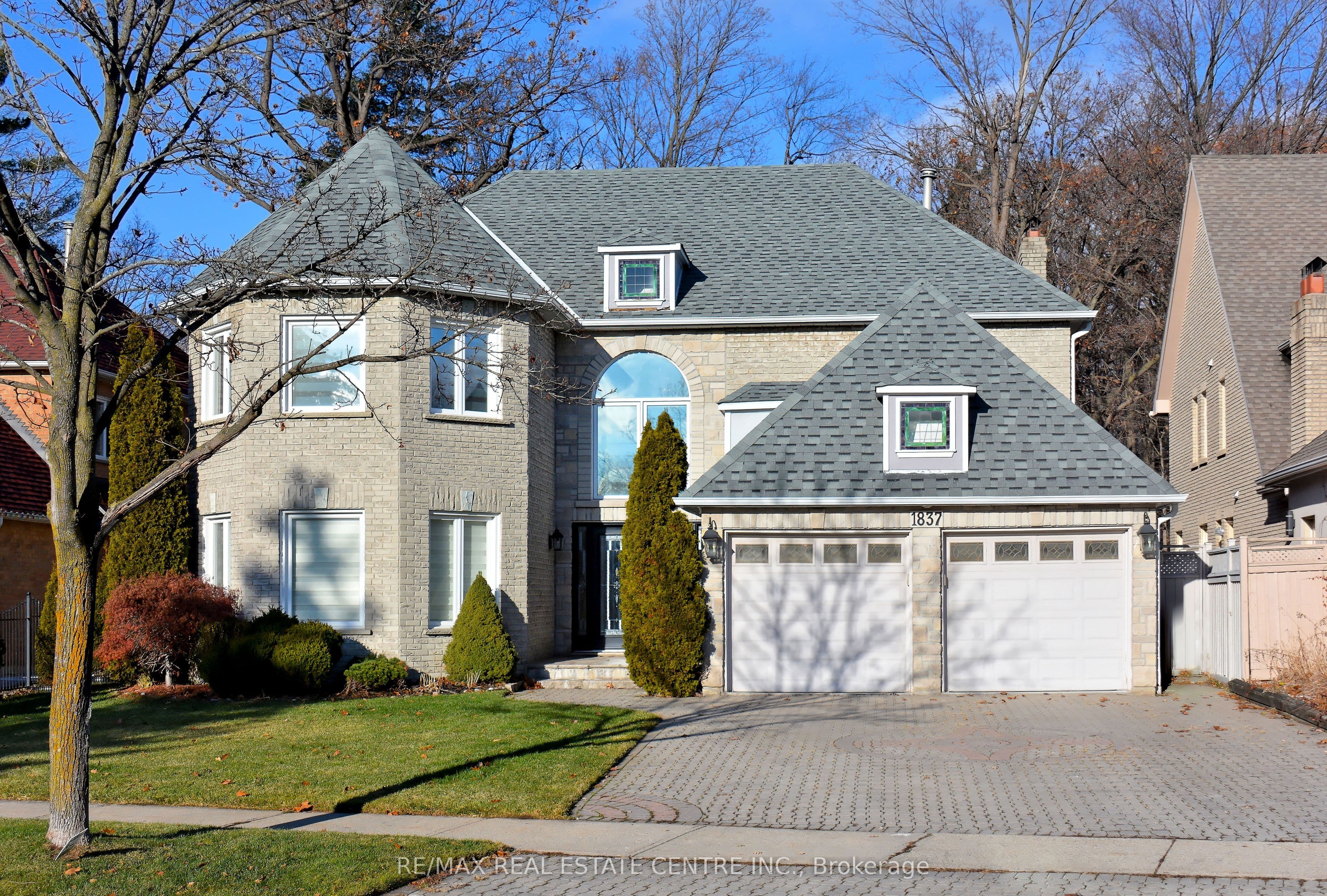 1837 Sevenoaks Drive, Mississauga, ON L5K 2N5